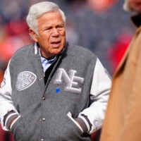 Robert Kraft got involved in the Mike Vrabel-Dianna Russini scandal and it's not a good look.