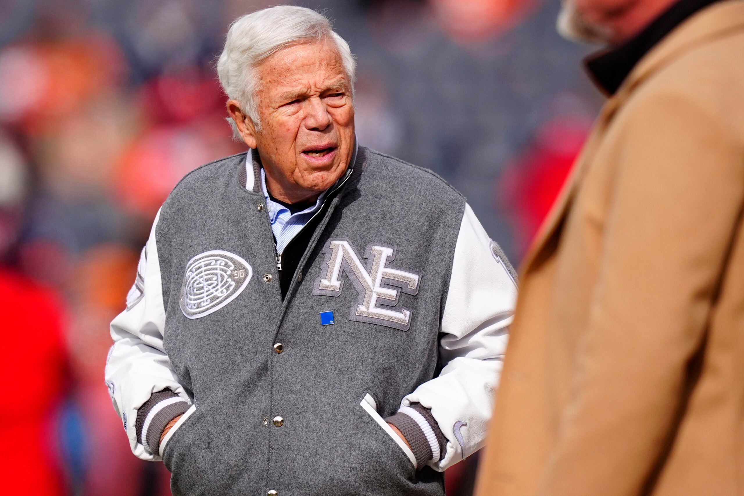 Robert Kraft got involved in the Mike Vrabel-Dianna Russini scandal and it's not a good look.