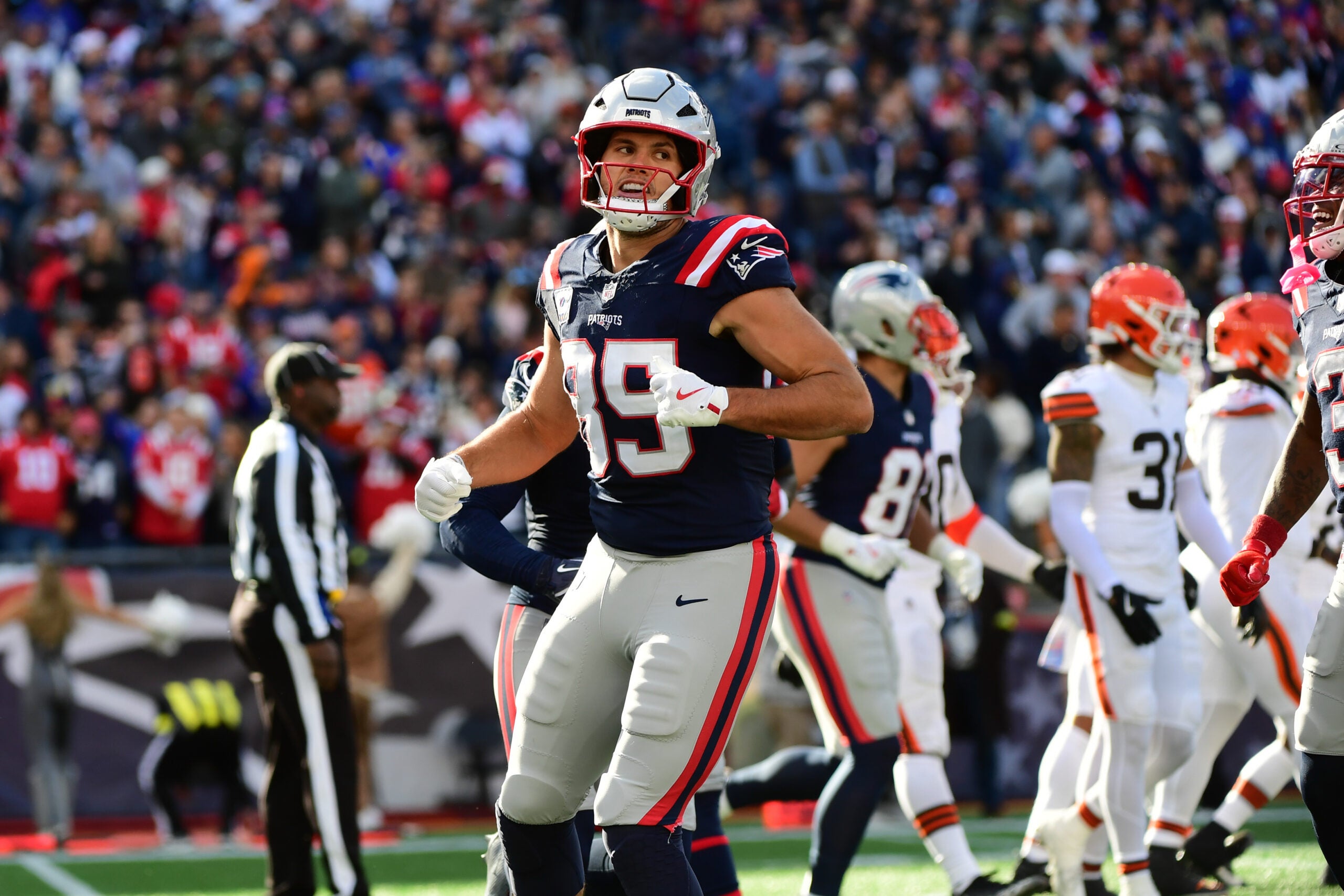 Oct 26, 2025; Foxborough, Massachusetts, USA; (Editors Notes: Caption Correction) New England Patriots tight end Hunter Henry (85) celebrates a touchdown during the third quarter against the Cleveland Browns at Gillette Stadium.