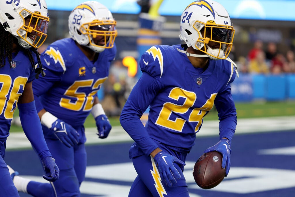 Colts sign former Chargers safety Nasir Adderley