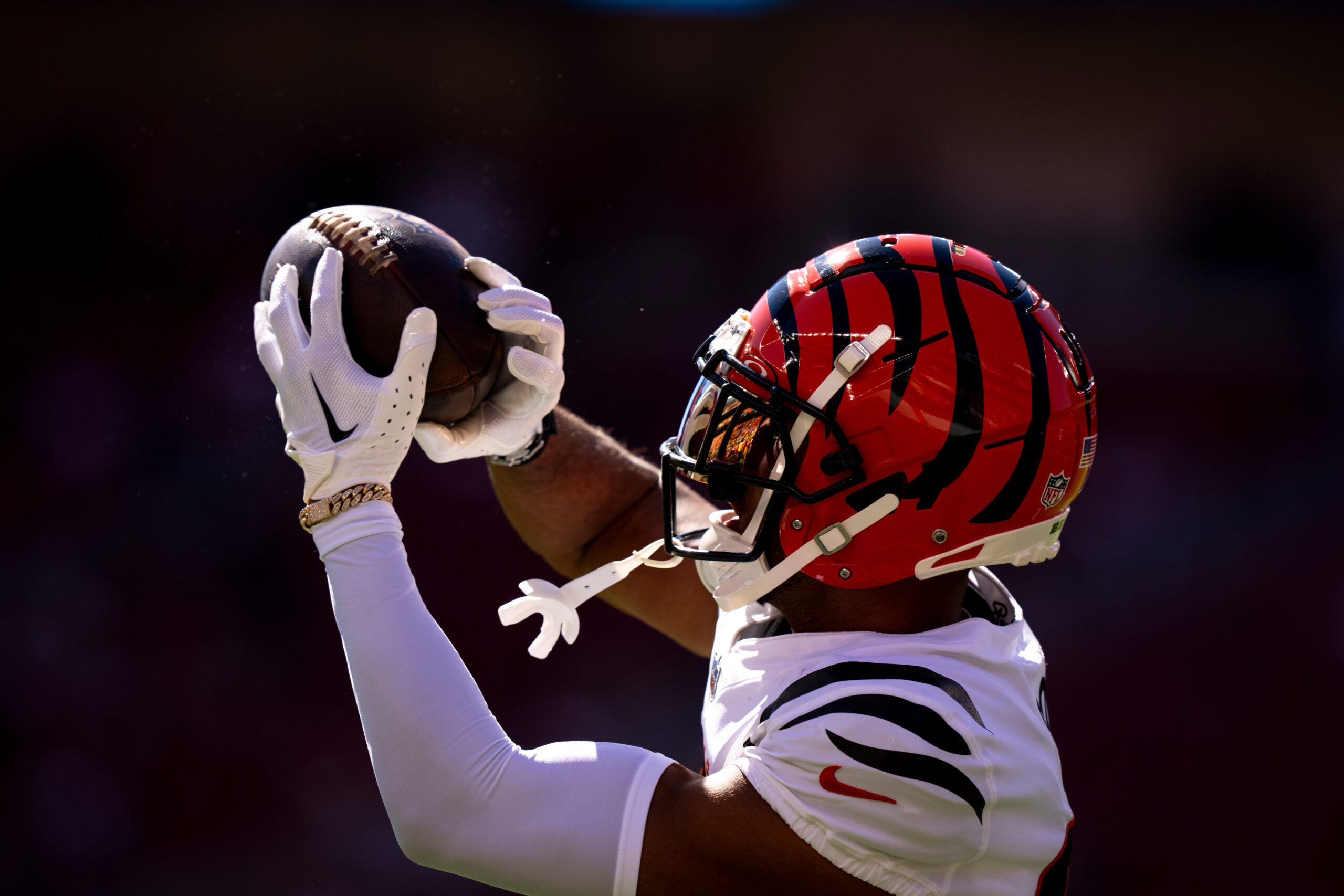 Cincinnati Bengals wide receiver Tyler Boyd (83) catches a pass before the NFL game between the Cincinnati Bengals and the San Francisco 49ers at Levi Stadium in Santa Clara, Calif., on Sunday, Oct 29, 2023.