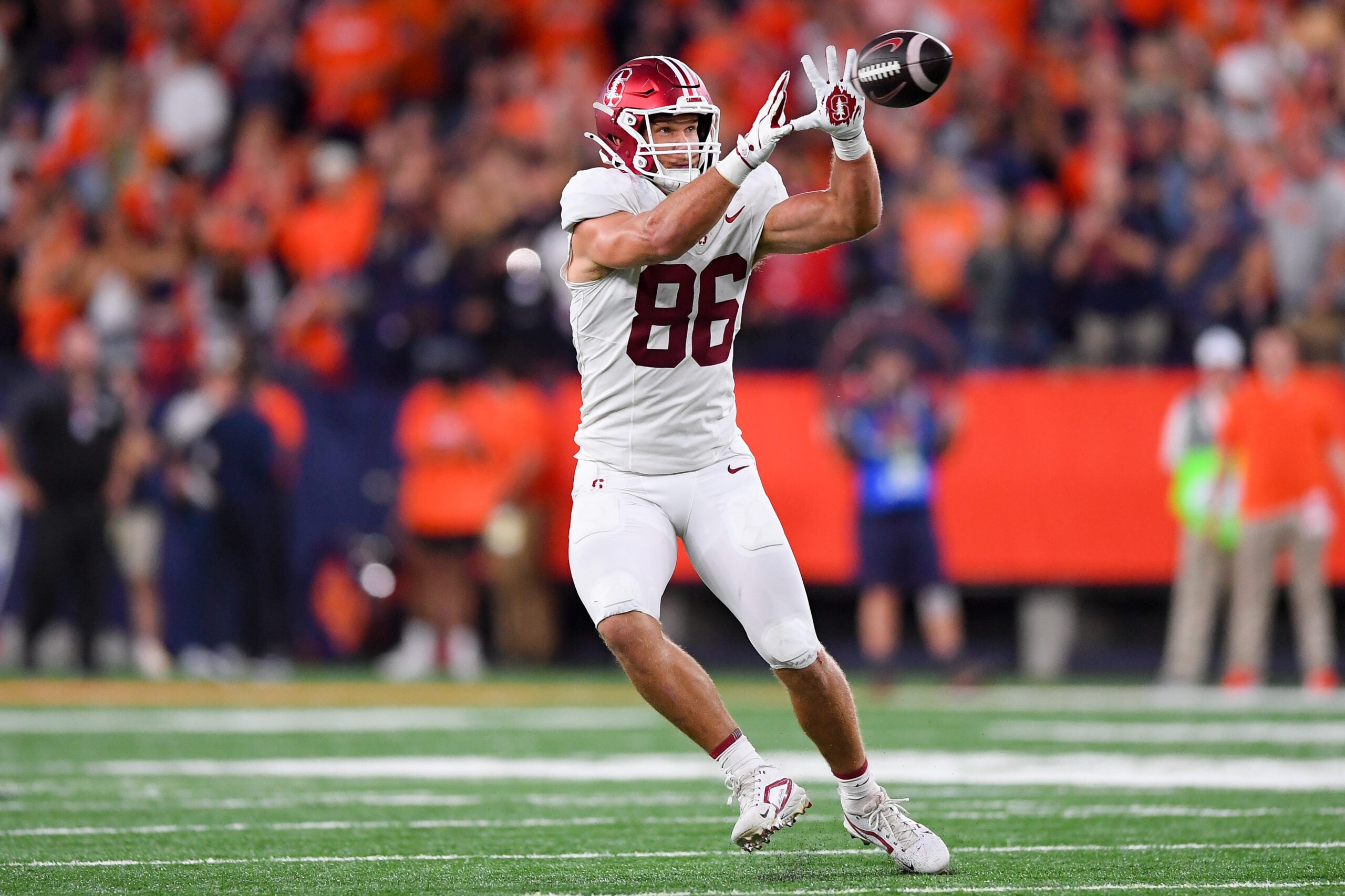 Sep 20, 2024; Syracuse, New York, USA; Stanford Cardinal tight end Sam Roush (86) makes a catch against the Syracuse Orange during the second half at the JMA Wireless Dome.