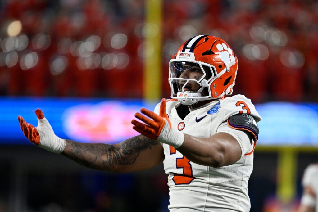 Dec 7, 2024; Charlotte, NC, USA; Clemson Tigers defensive end T.J. Parker (3) reacts after a play during the third quarter against the Southern Methodist Mustangs in the 2024 ACC Championship game at Bank of America Stadium.