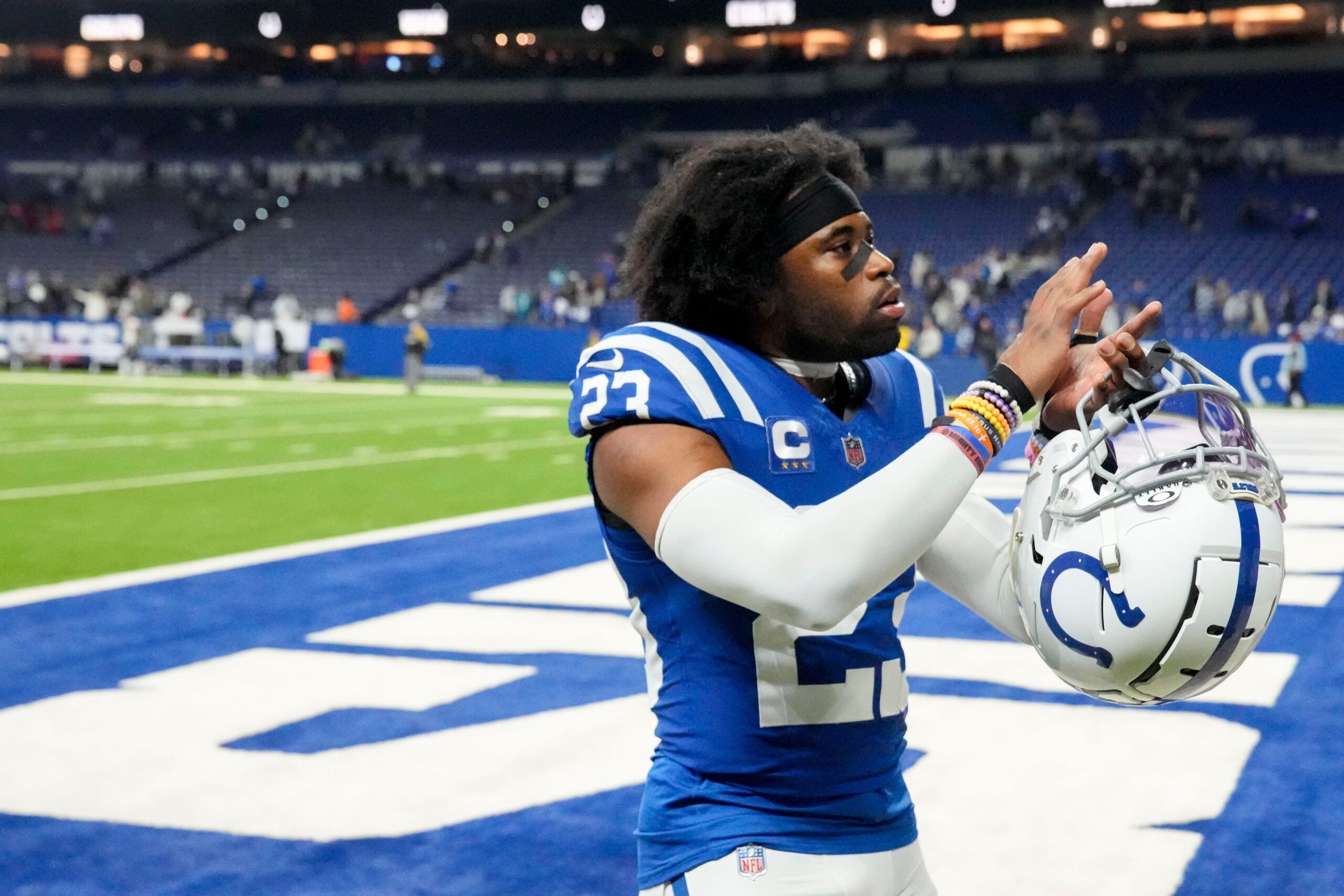 Colts seeking a trade to send Kenny Moore II out of Indianapolis