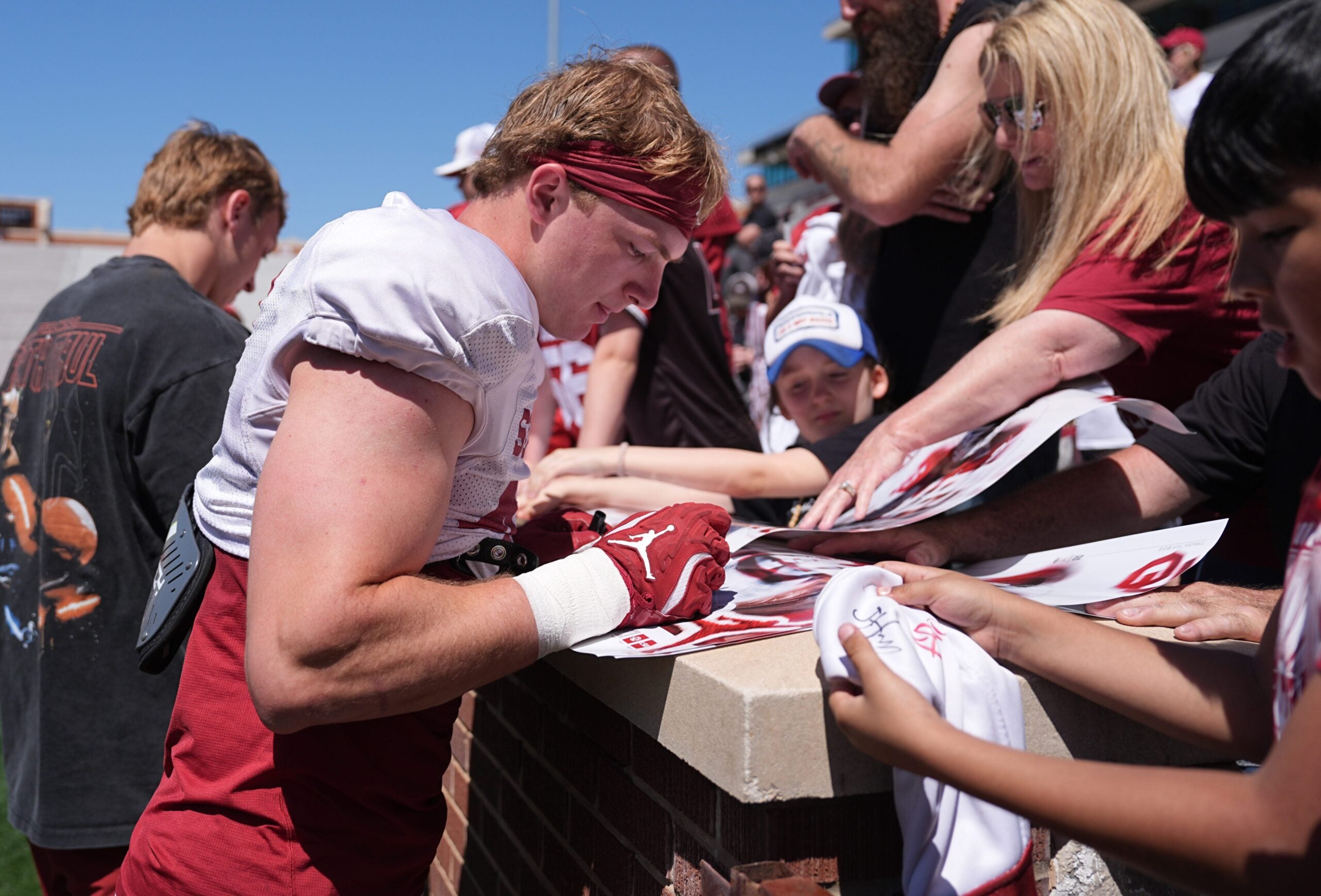 Oklahoma Sooners linebacker James Nesta