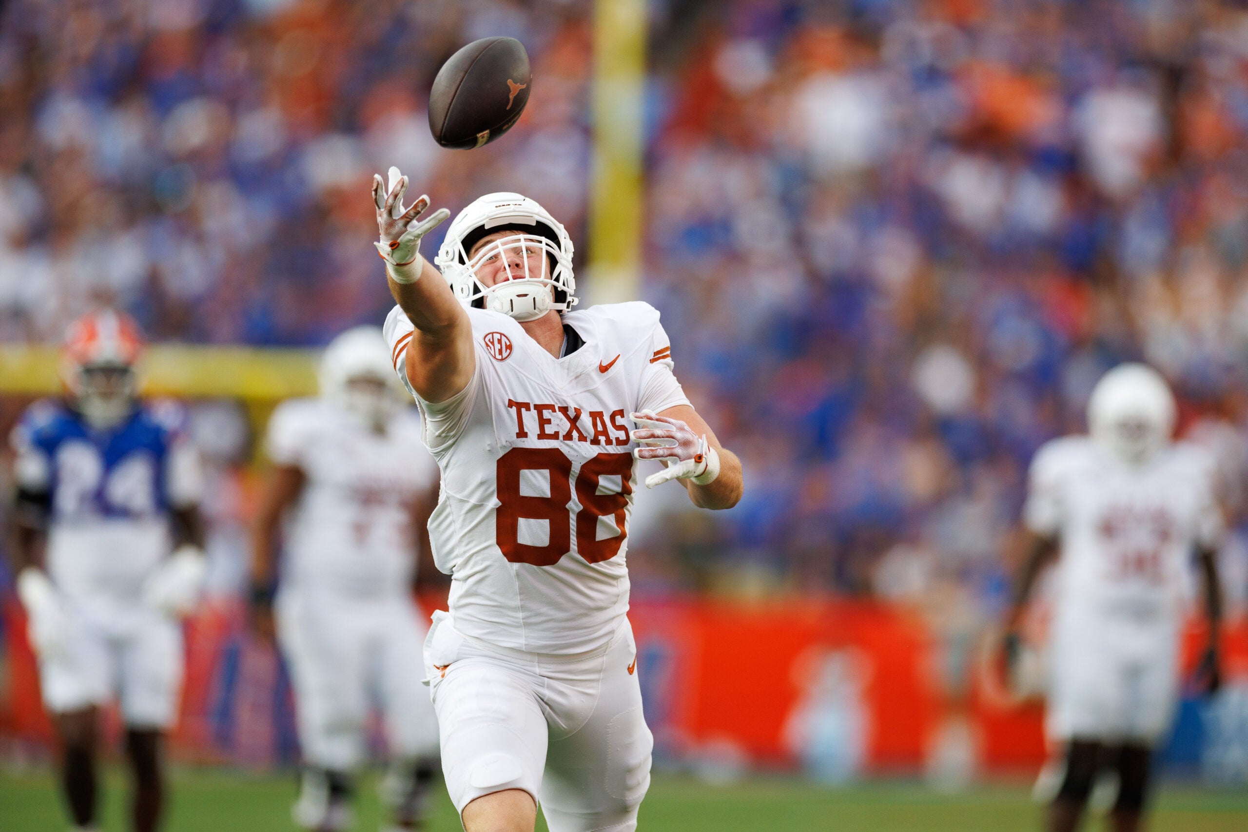 Oct 4, 2025; Gainesville, Florida, USA; Texas Longhorns tight end Jack Endries (88) attempts to make a catch against the Florida Gators during the second half at Ben Hill Griffin Stadium.