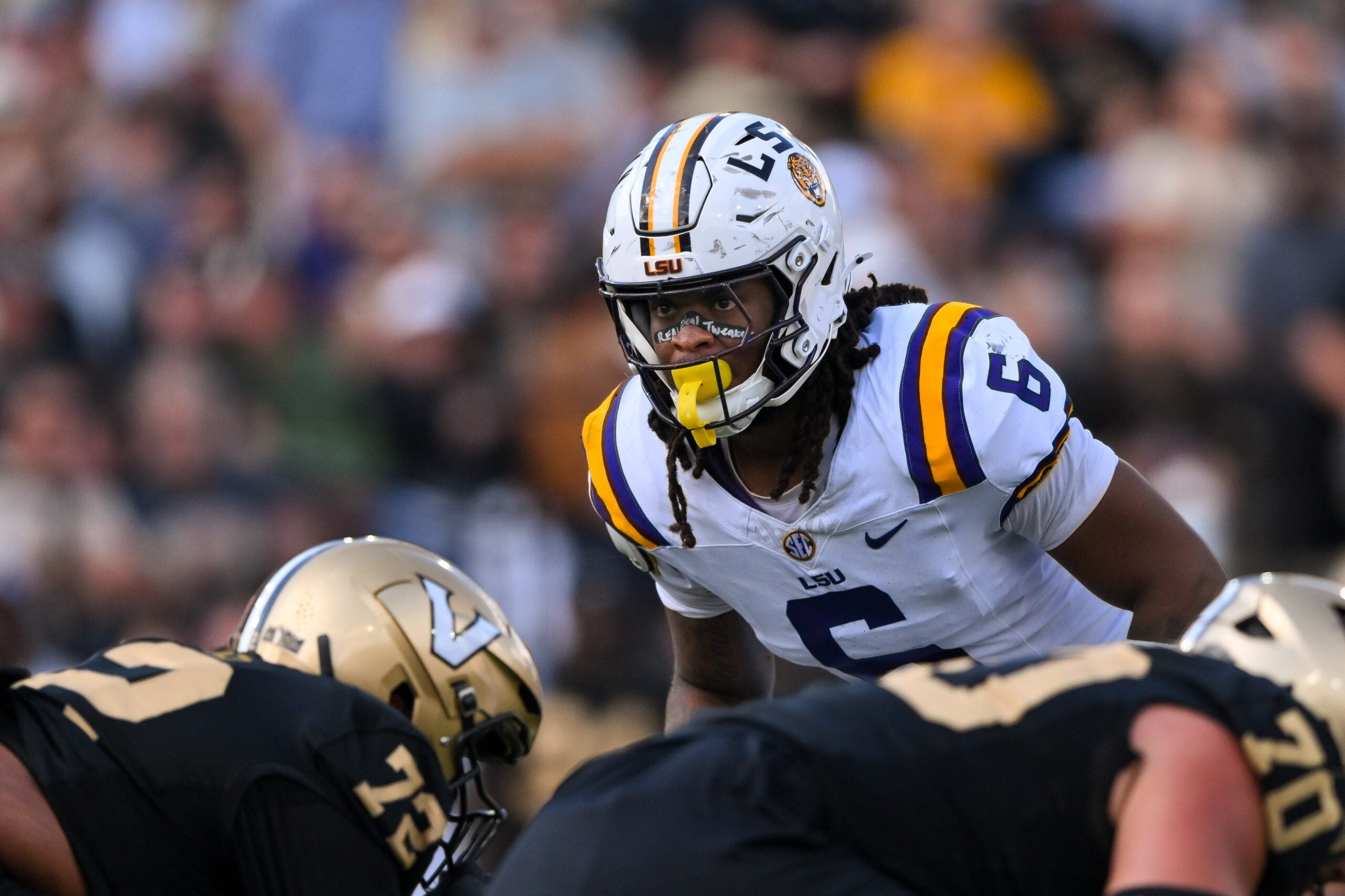Oct 18, 2025; Nashville, Tennessee, USA; Louisiana State Tigers defensive end Patrick Payton (6) sneaks a peak into the backfield against the Vanderbilt Commodores during the second half at FirstBank Stadium.