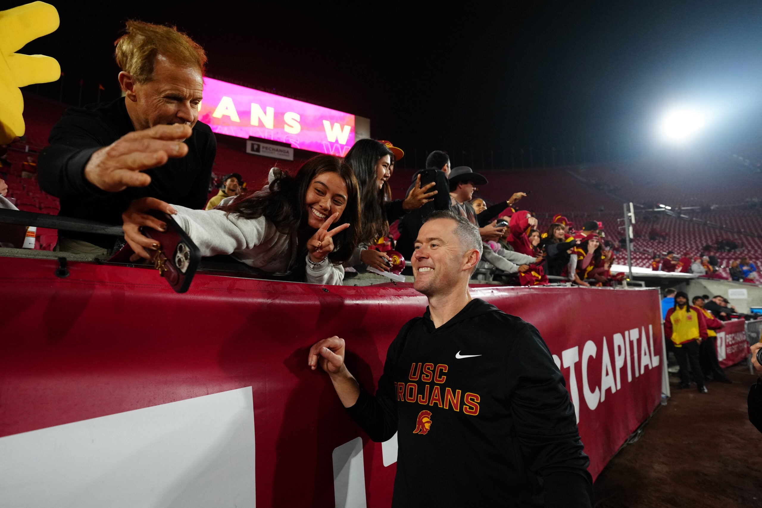 USC Trojans head coach Lincoln Riley lands elite 2027 recruit edge rusher mekai brown