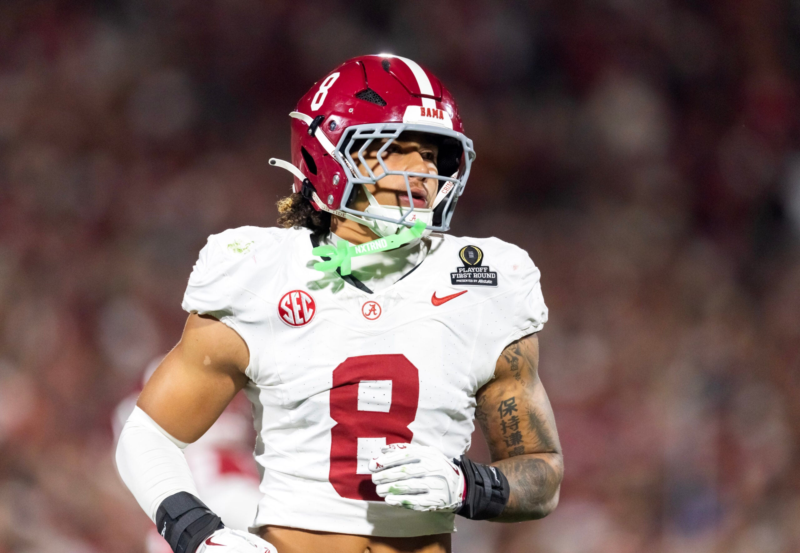 Dec 19, 2025; Norman, OK, USA; Alabama Crimson Tide linebacker Justin Hill (8) against the Oklahoma Sooners during the CFP National Playoff First Round at Gaylord Family Oklahoma Memorial Stadium.