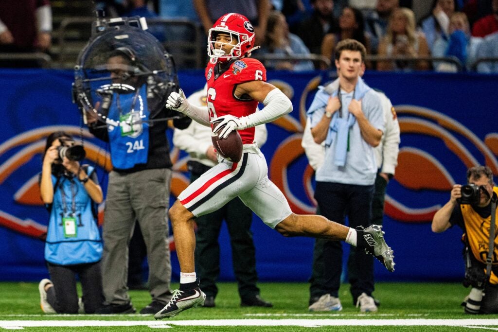 Georgia defensive back Daylen Everette (6) carries the ball for a touchdown after a fumble during the Sugar Bowl and College Football Playoff quarterfinals at Caesars Superdome in New Orleans, La., on Thursday, Jan. 1, 2026.