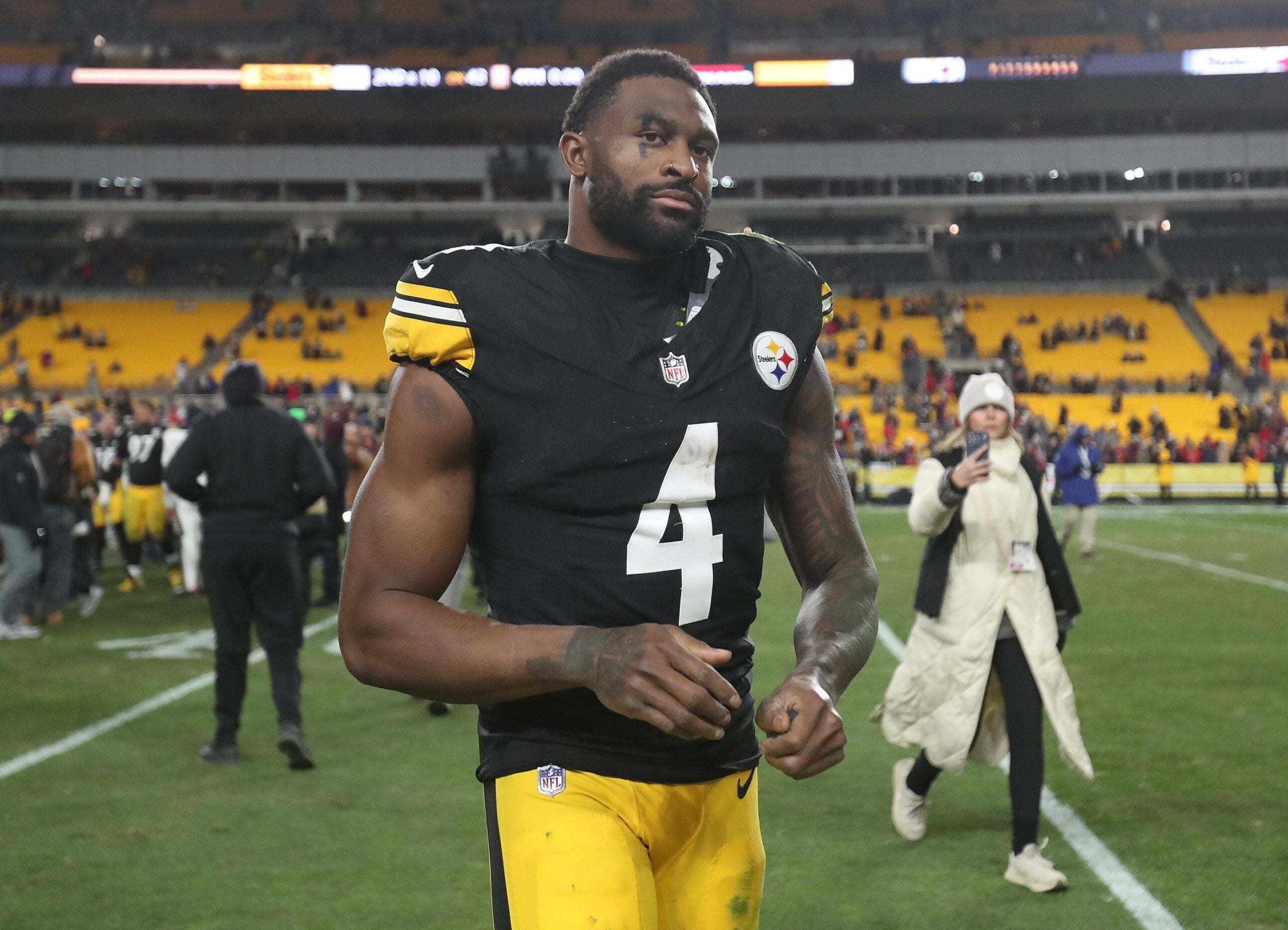 Pittsburgh Steelers wide receiver Dk Metcalf (4) walks off the field after the Steelers fell 30-6 to the Houston Texans during the NFL Wild Card game at Acrisure Stadium in Pittsburgh, PA on January 12, 2026.