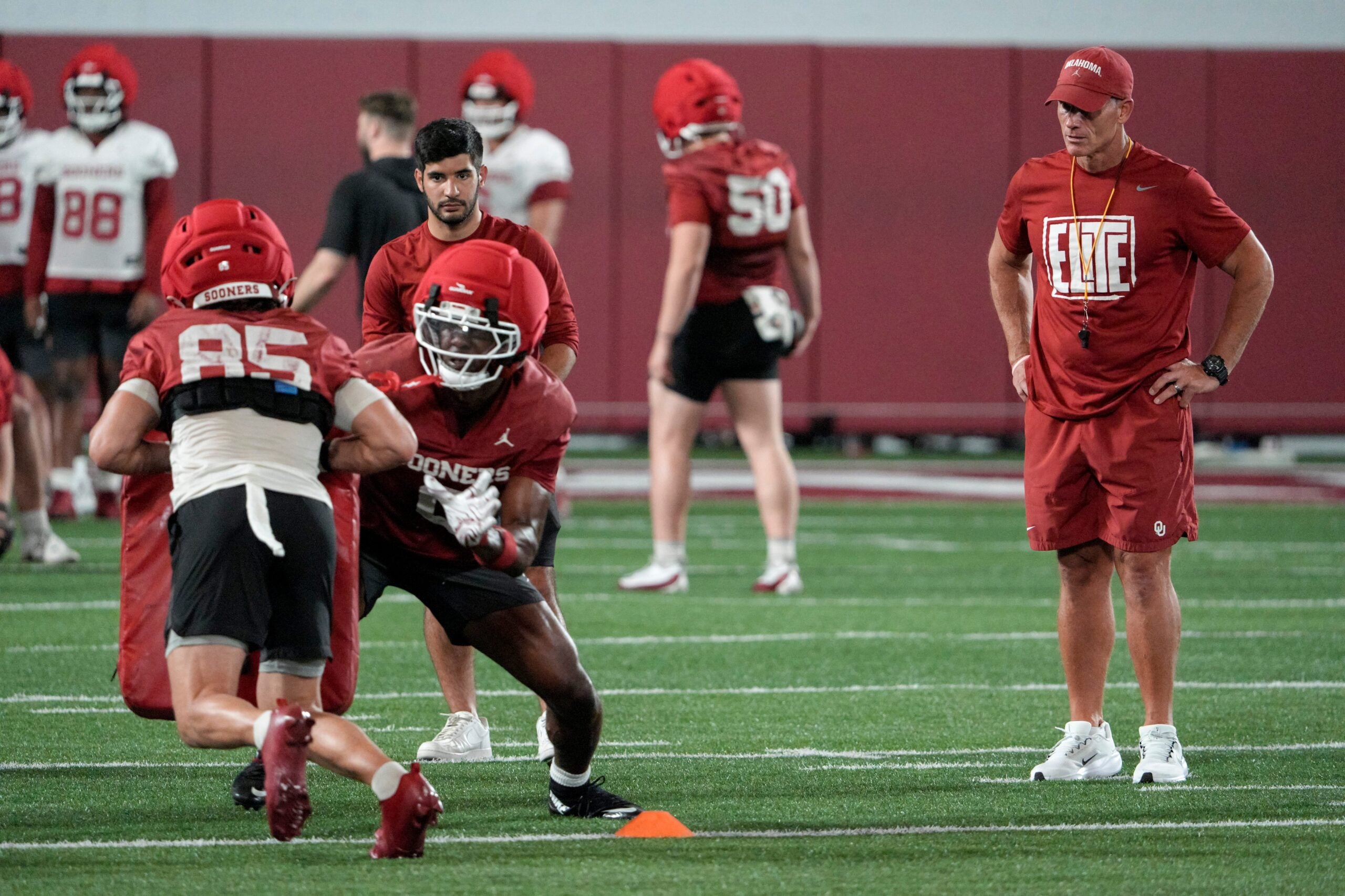 Oklahoma Sooners head coach Brent Venables spring practice lose RB Micah Rhodes