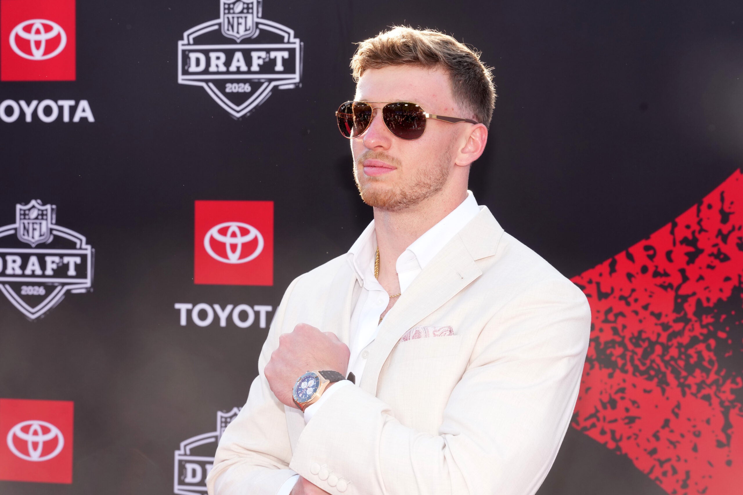 Apr 23, 2026; Pittsburgh, PA, USA; Oregon Ducks defensive back Dillon Thieneman poses on the red carpet before the 2026 NFL Draft at Point State Park.