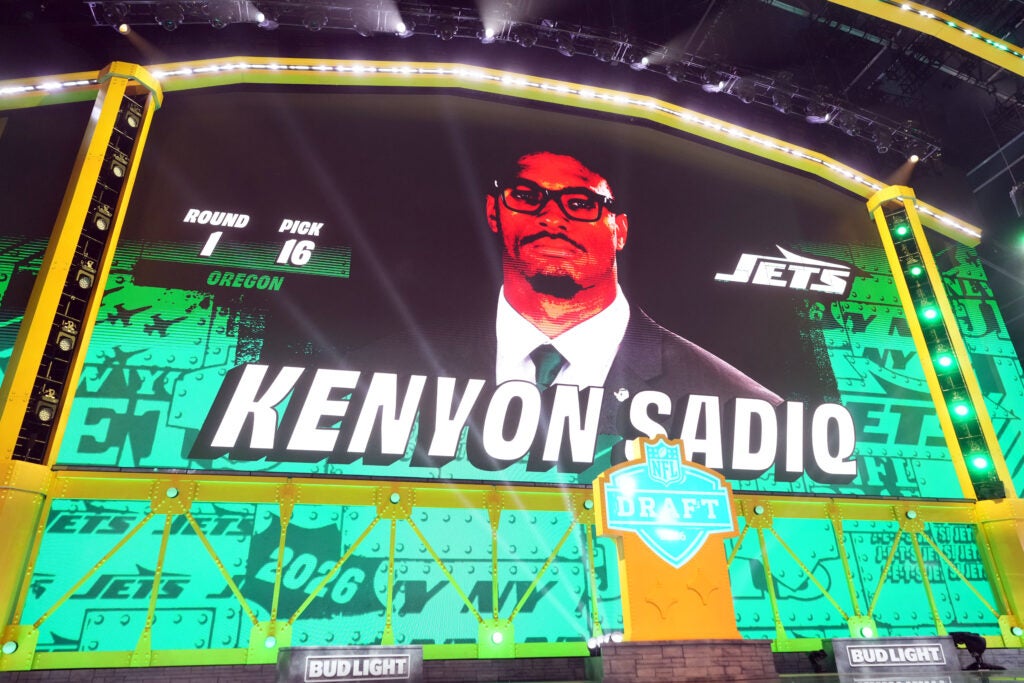 Jets select Oregon Tight End Kenyon Sadiq with the 16th pick in the 2026 NFL Draft