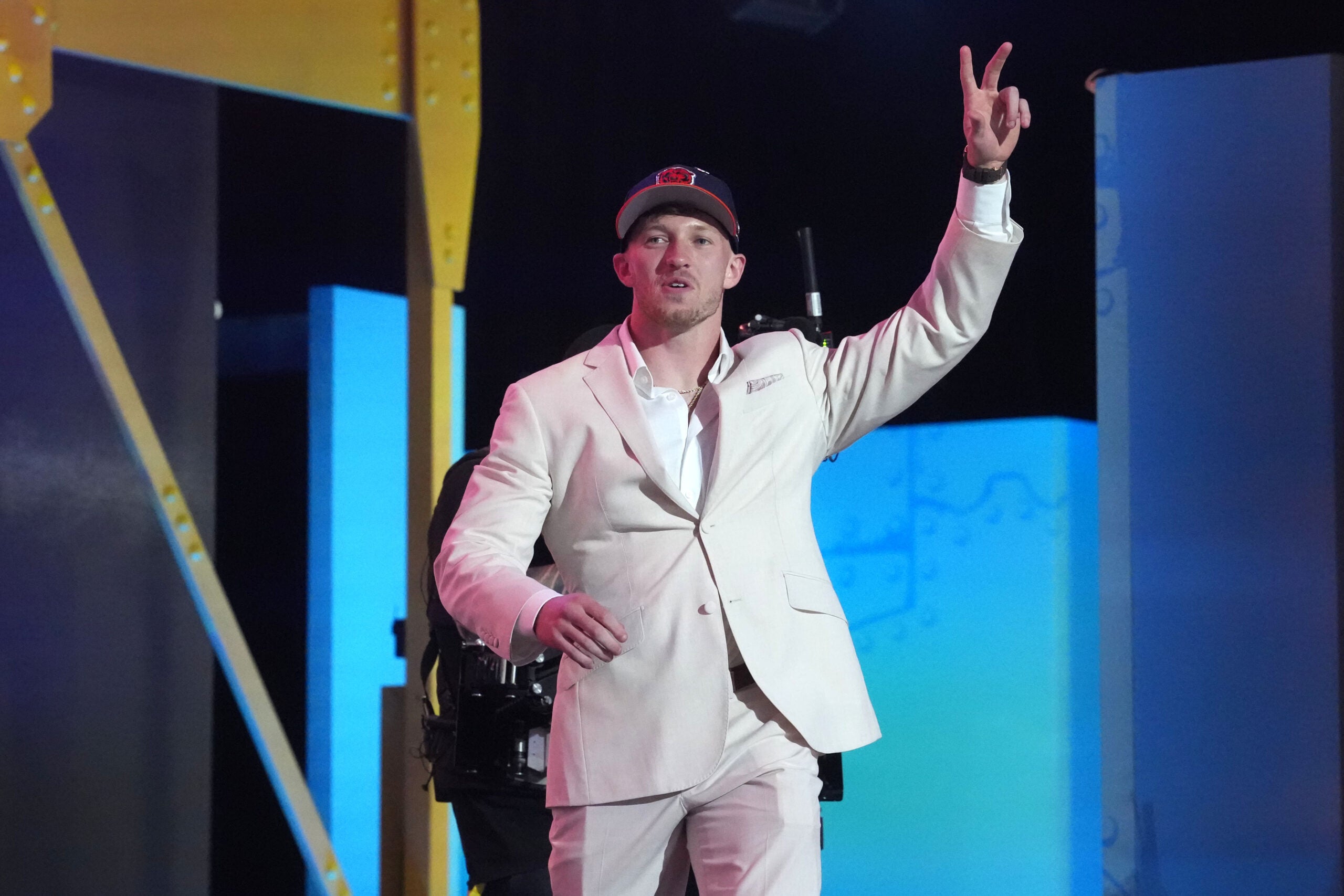 Apr 23, 2026; Pittsburgh, PA, USA; Oregon Ducks defensive back Dillon Thieneman is selected by the Chicago Bears as the number 25 pick during the 2026 NFL Draft at Acrisure Stadium.