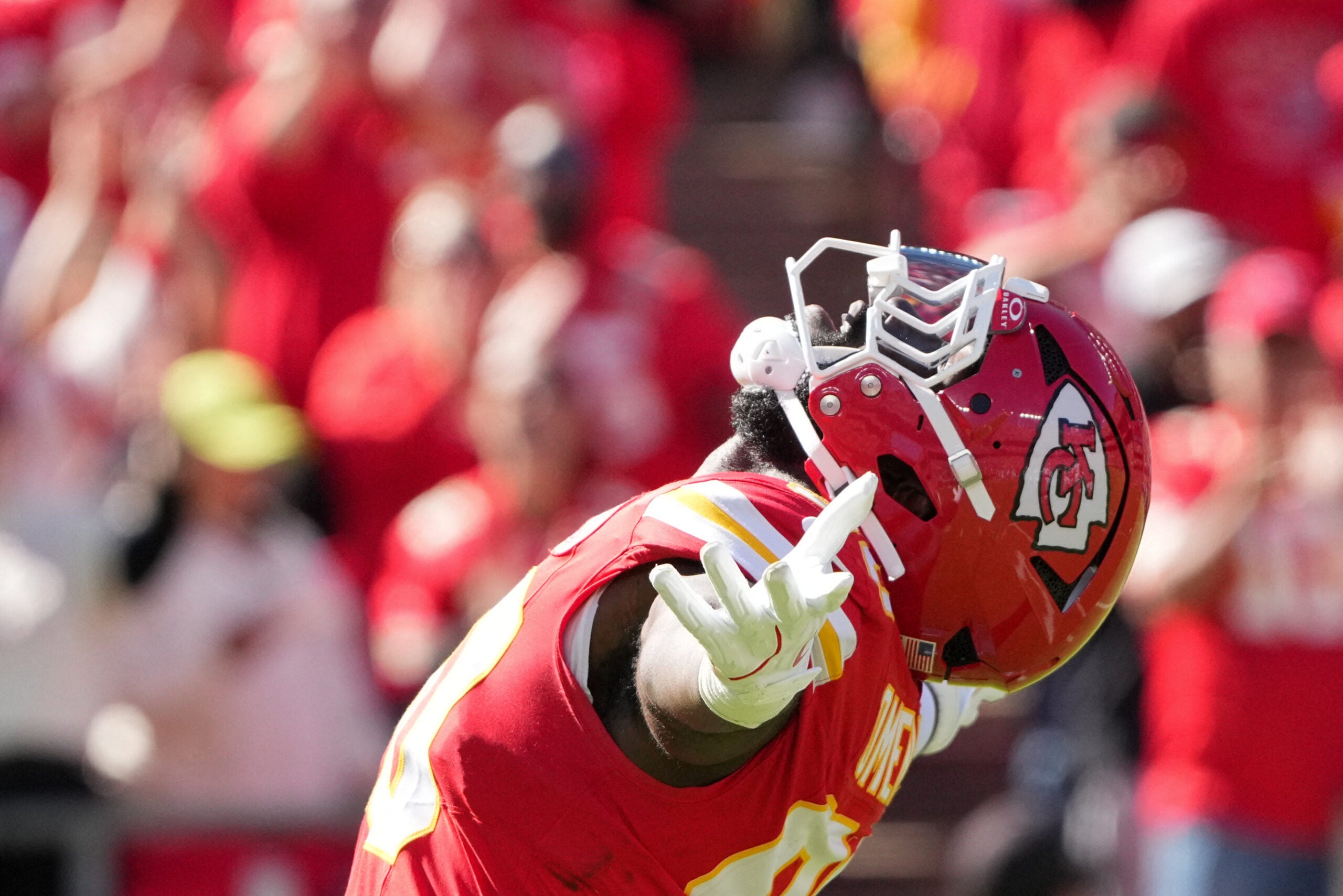 Charles Omenihu is trying to recruit a couple of established veterans to the Commanders.