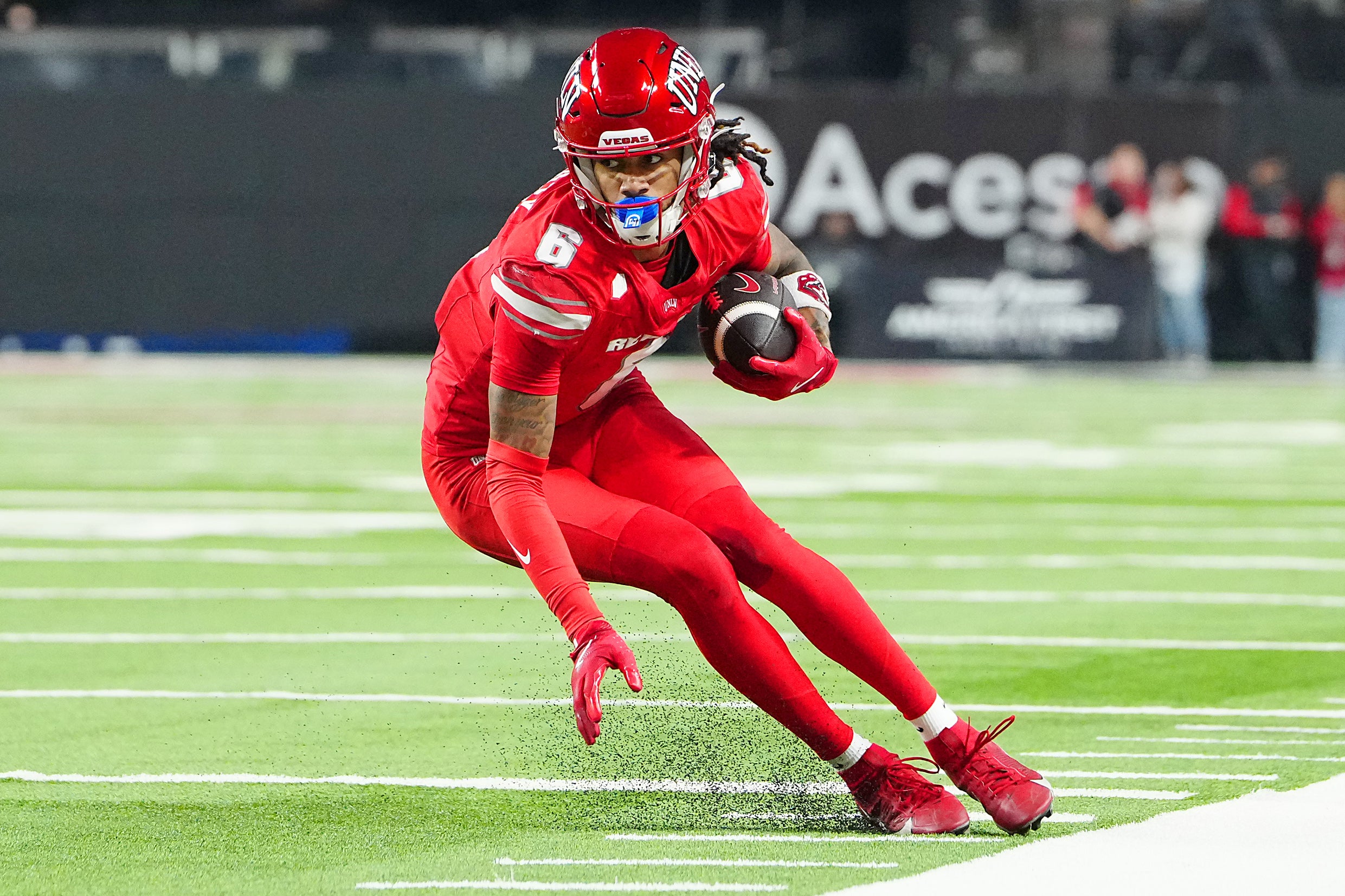 2025-11-22T053907Z_1523545120_MT1USATODAY27648448_RTRMADP_3_NCAA-FOOTBALL-HAWAII-AT-UNLV.jpg