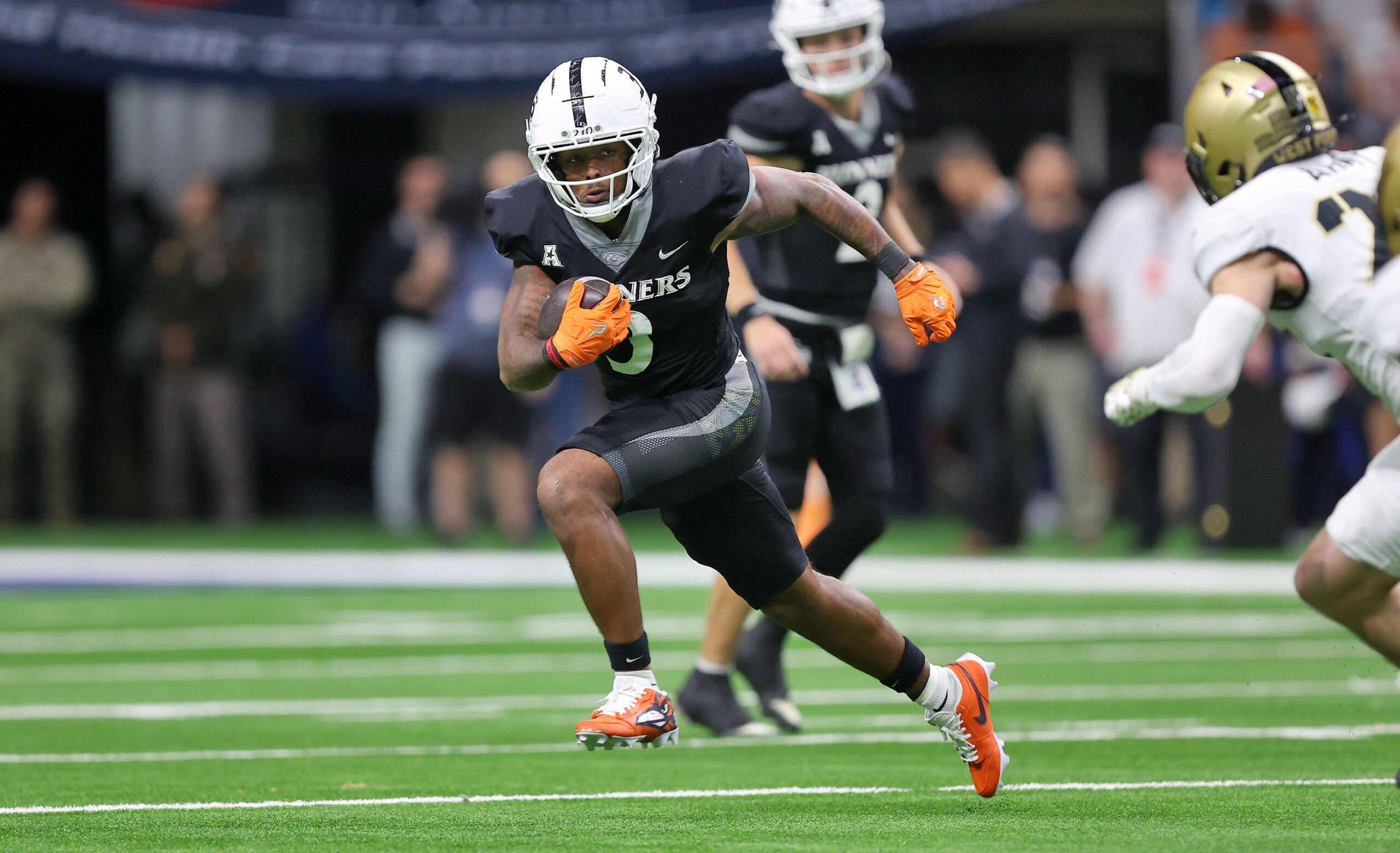 Robert Henry Jr. has a chance to make a name for himself during Commanders OTAs.