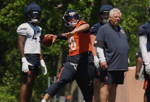 Chicago Bears quarterback Caleb Williams makes a play during OTAs.