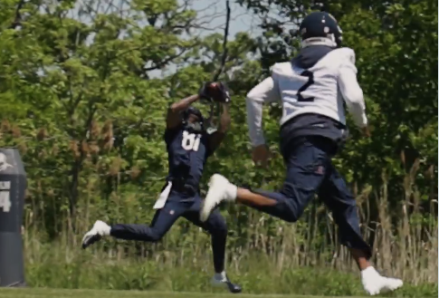 Chicago Bears rookie wide receiver Zavion Thomas makes a catch during OTAs.