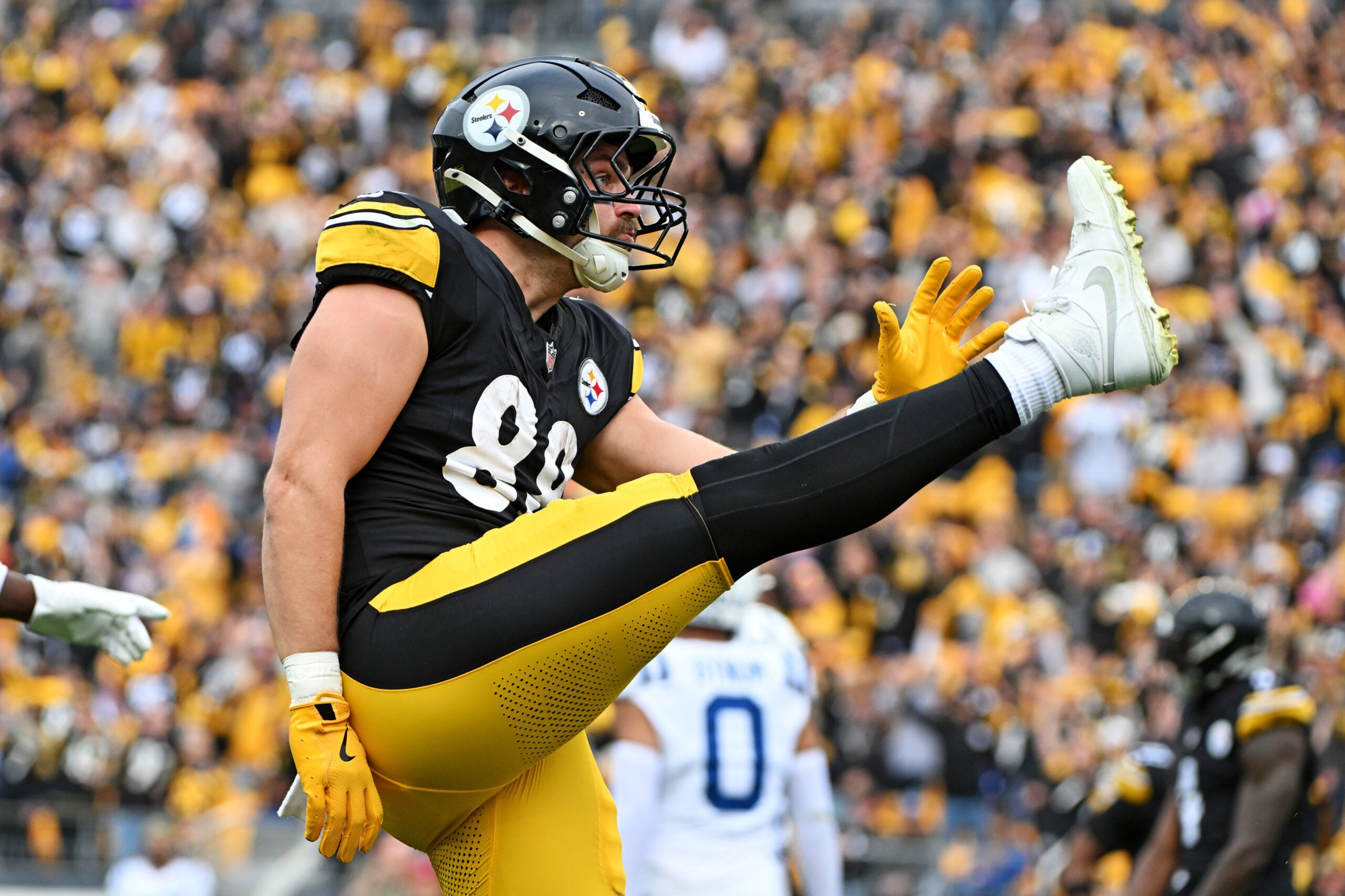 Nov 2, 2025; Pittsburgh, Pennsylvania, USA; Pittsburgh Steelers tight end Pat Freiermuth (88) scores a touchdown during the first half against the Indianapolis Colts at Acrisure Stadium.