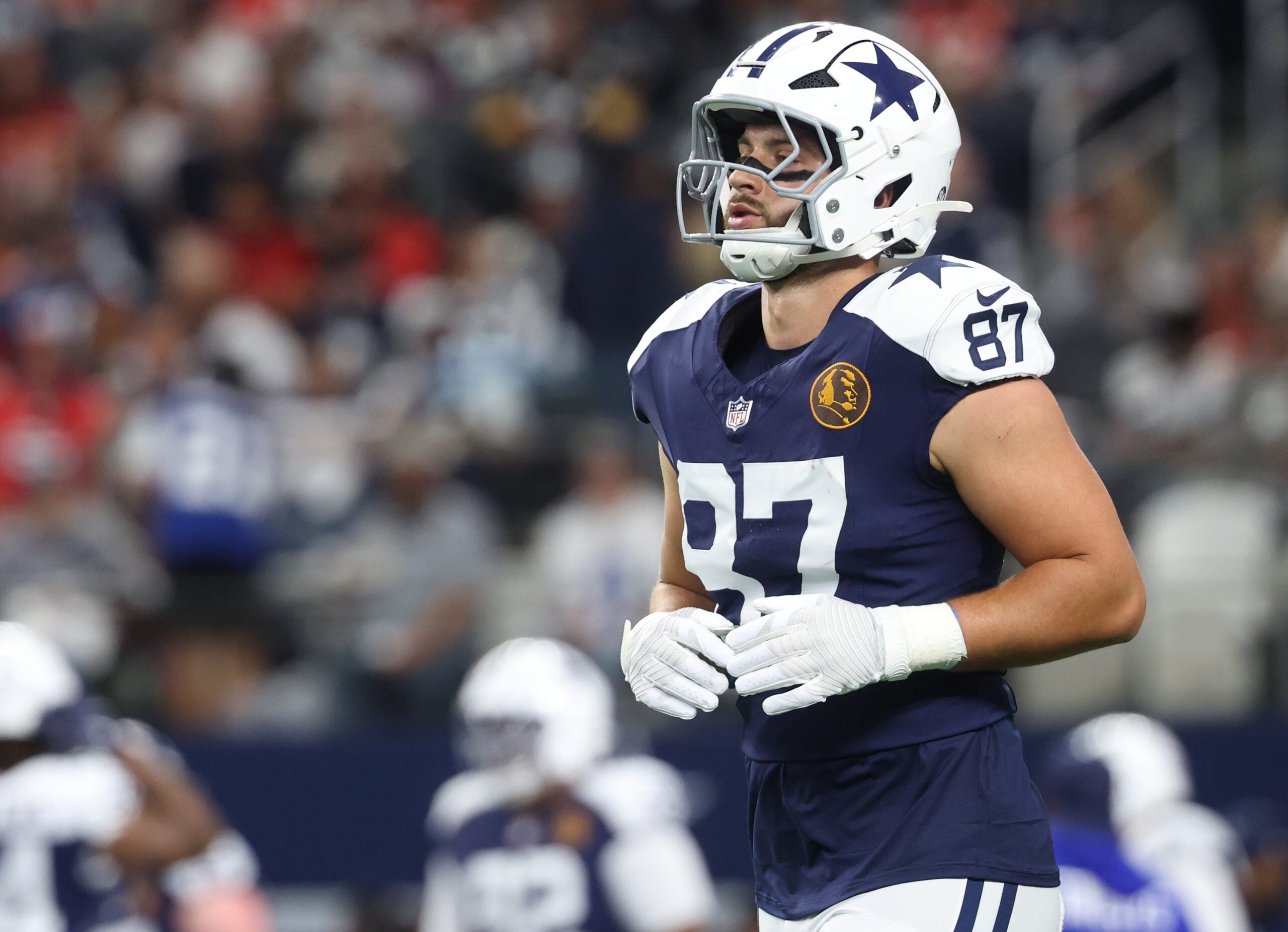 Nov 27, 2025; Arlington, Texas, USA; Dallas Cowboys tight end Jake Ferguson (87) warms up prior to the game against the Kansas City Chiefs at AT&T Stadium.