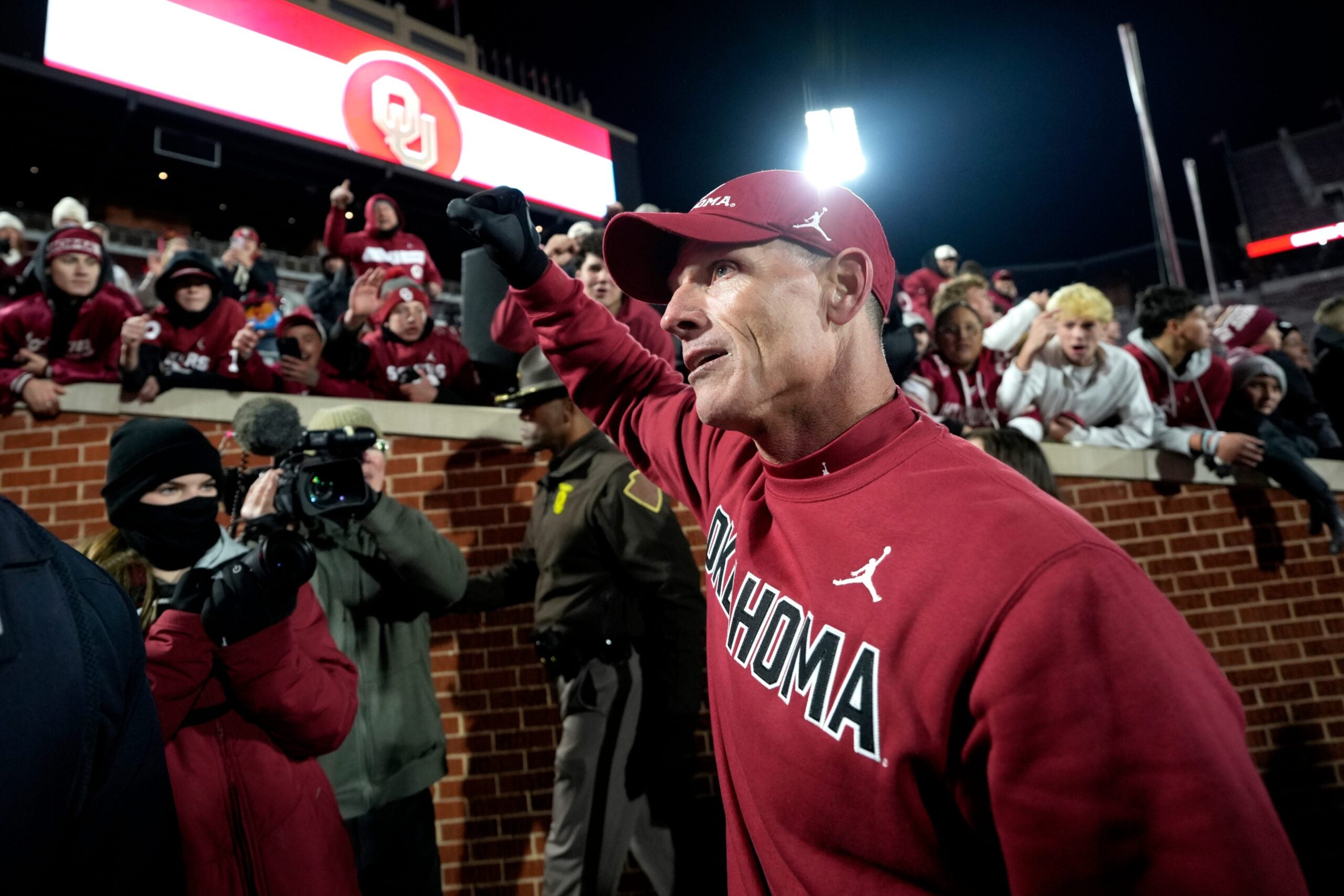 Oklahoma Sooners head coach Brent venables 2027 recruiting class
