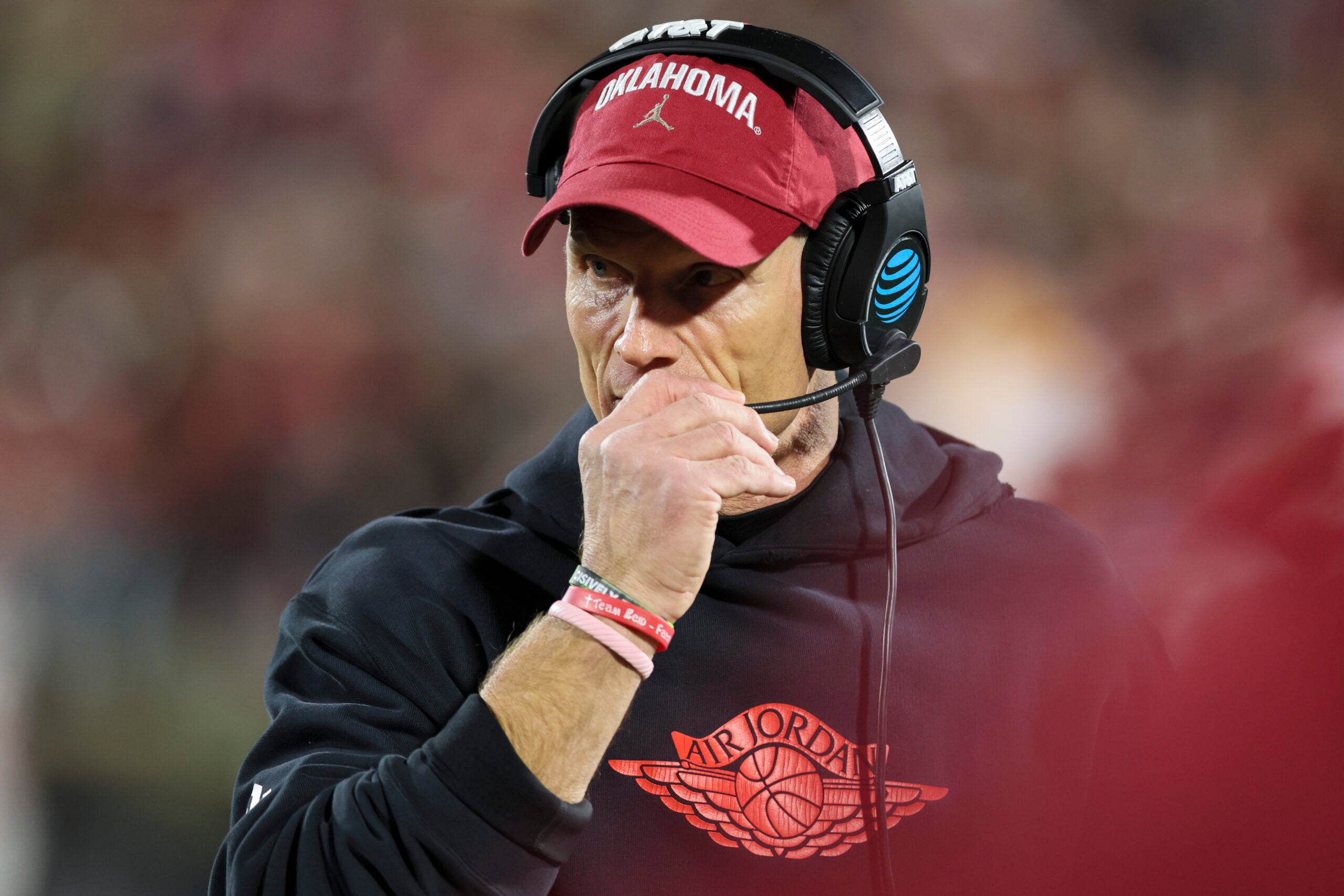Oklahoma Sooners head coach Brent Venables 2027 five-star commit Cooper hackett