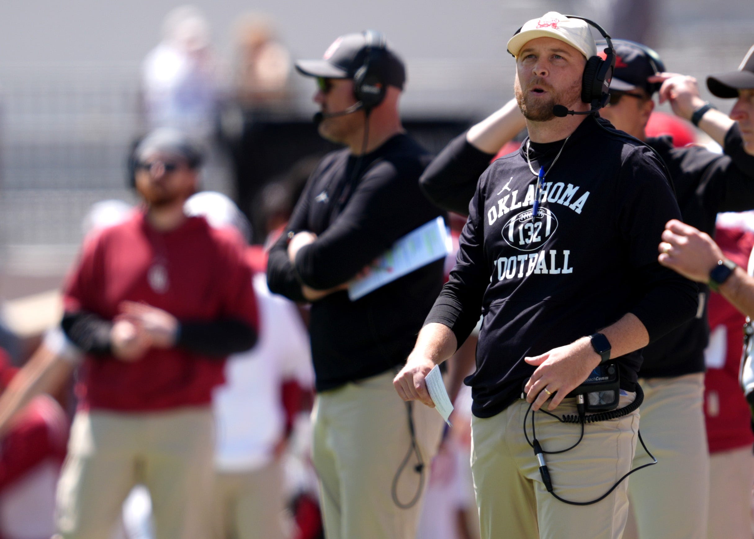 Oklahoma Sooners offensive coordinator Ben Arbuckle 2027 athlete Greydon Howell