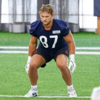 May 8, 2026; Lake Forest, IL, USA; Chicago Bears tight end Sam Roush (87) warms up during Rookie Minicamp at Halas Hall.
