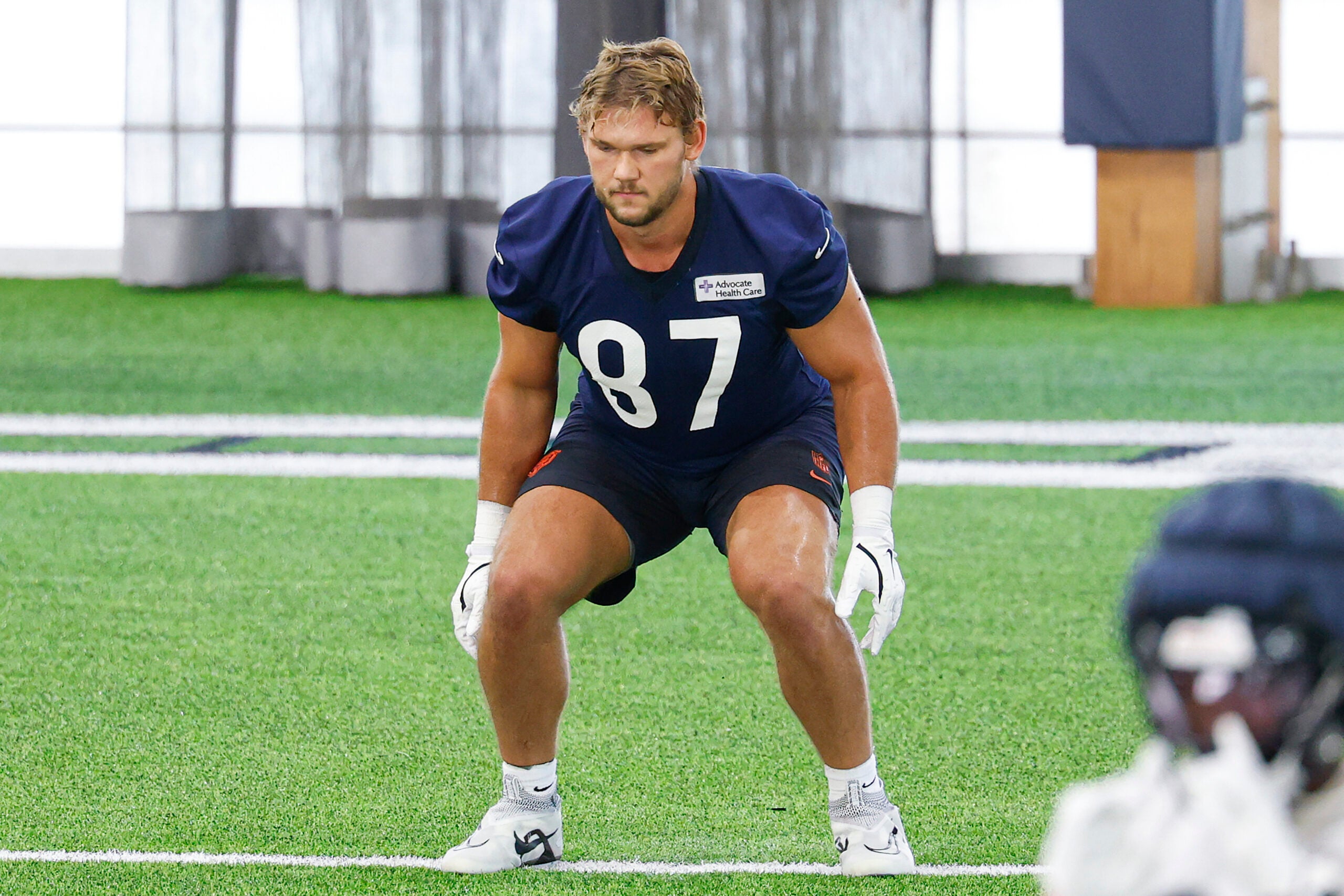May 8, 2026; Lake Forest, IL, USA; Chicago Bears tight end Sam Roush (87) warms up during Rookie Minicamp at Halas Hall.