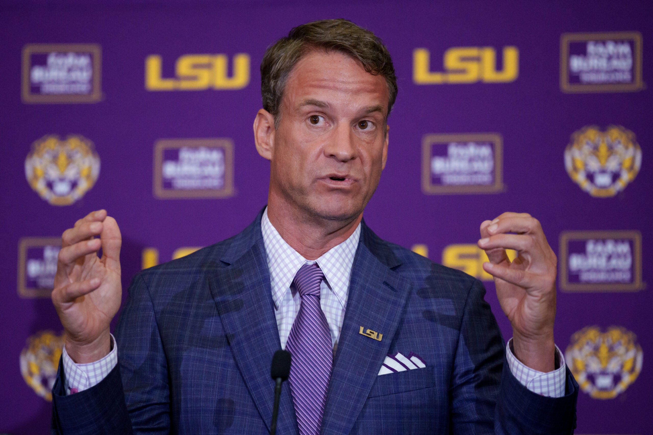 LSU Tigers head coach Lane Kiffin 2027 recruiting class Albert Simien