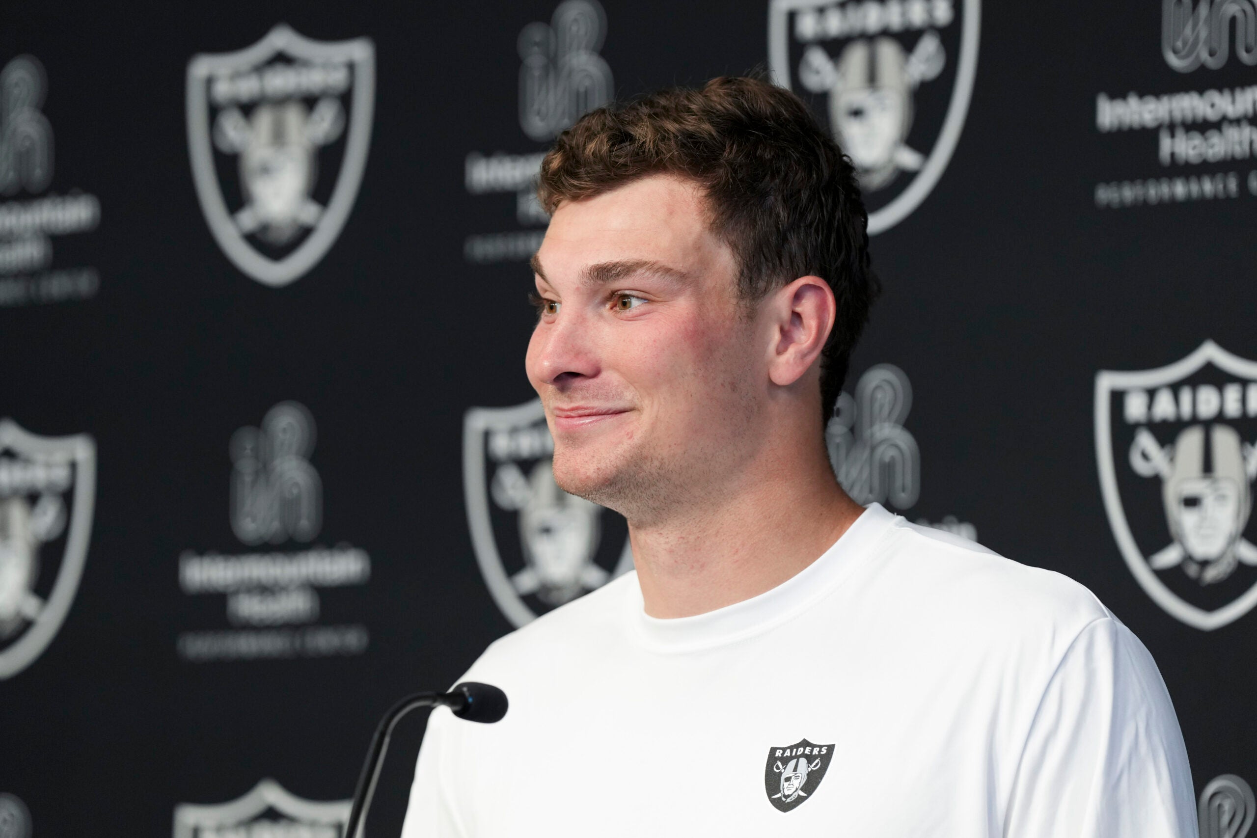 Las Vegas Raiders quarterback Fernando Mendoza