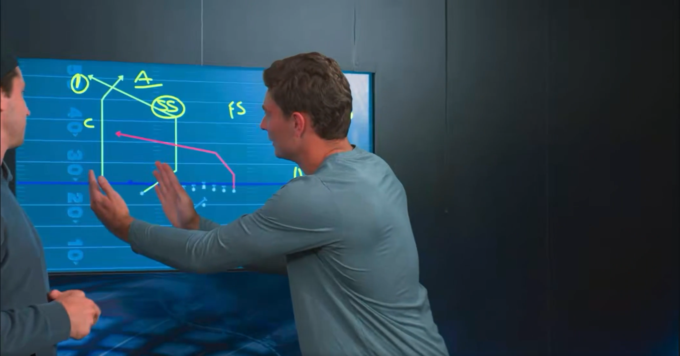 Las Vegas Raiders quarterback Fernando Mendoza breaking down pass protection and other things with former NFL QB