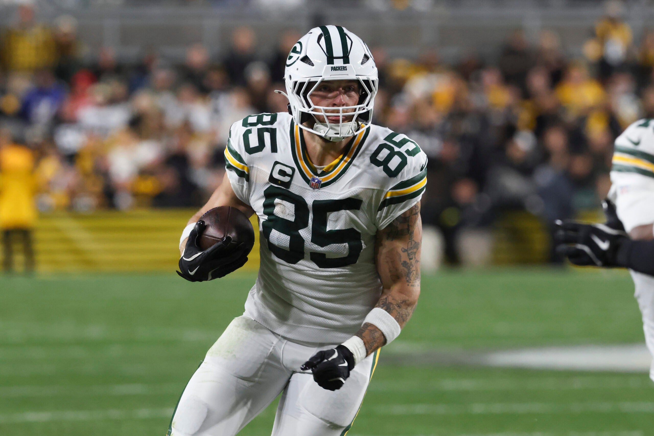 Oct 26, 2025; Pittsburgh, Pennsylvania, USA; Green Bay Packers tight end Tucker Kraft (85) runs after a catch for a touchdown against the Pittsburgh Steelers during the first quarter at Acrisure Stadium.