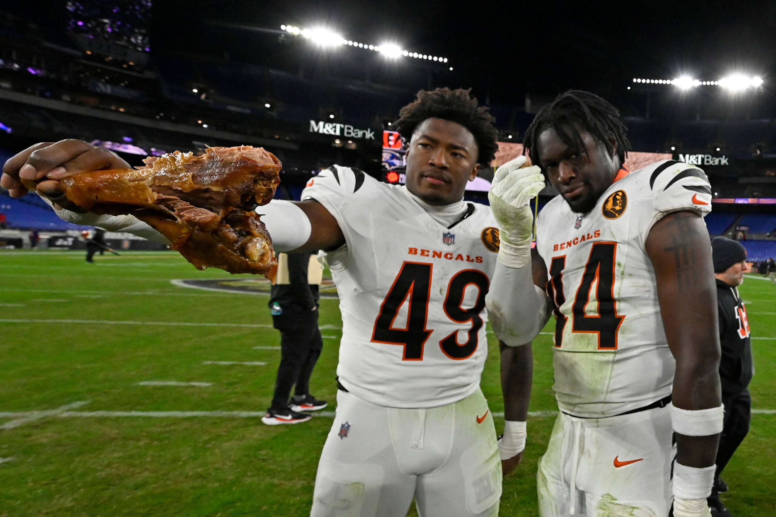 Cincinnati Bengals linebackers Barrett Carter Demetrius Knight Jr.