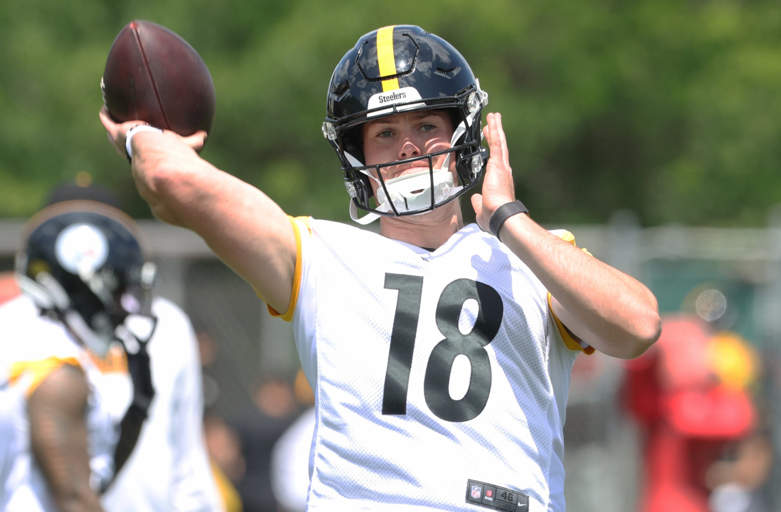 May 28, 2026; Pittsburgh, PA, USA; Pittsburgh Steelers quarterback Will Howard (18) participates in OTA drills at the UPMC Rooney Sports Complex.