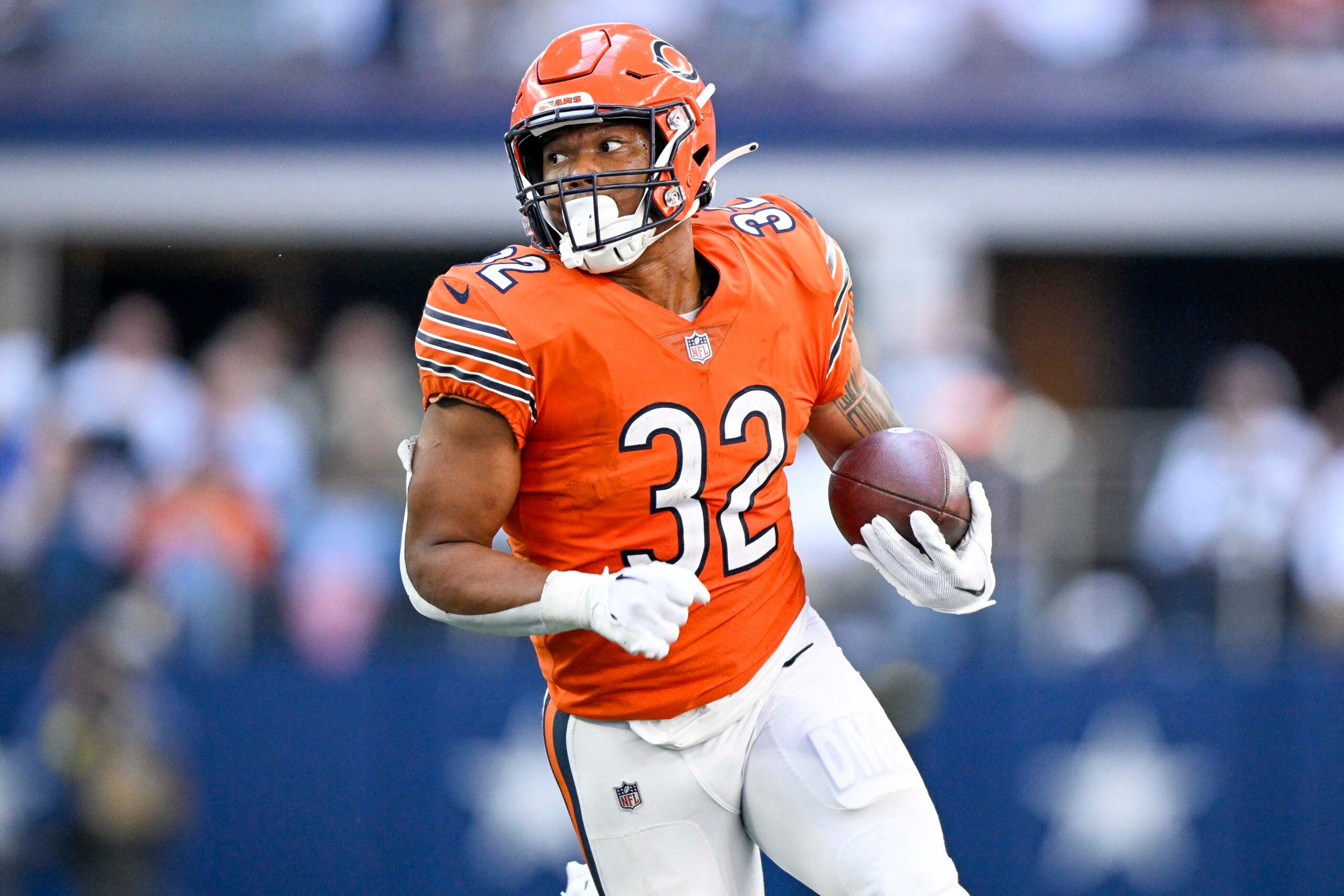 Oct 30, 2022; Arlington, Texas, USA; Chicago Bears running back David Montgomery (32) in action during the game between the Dallas Cowboys and the Chicago Bears at AT&T Stadium.