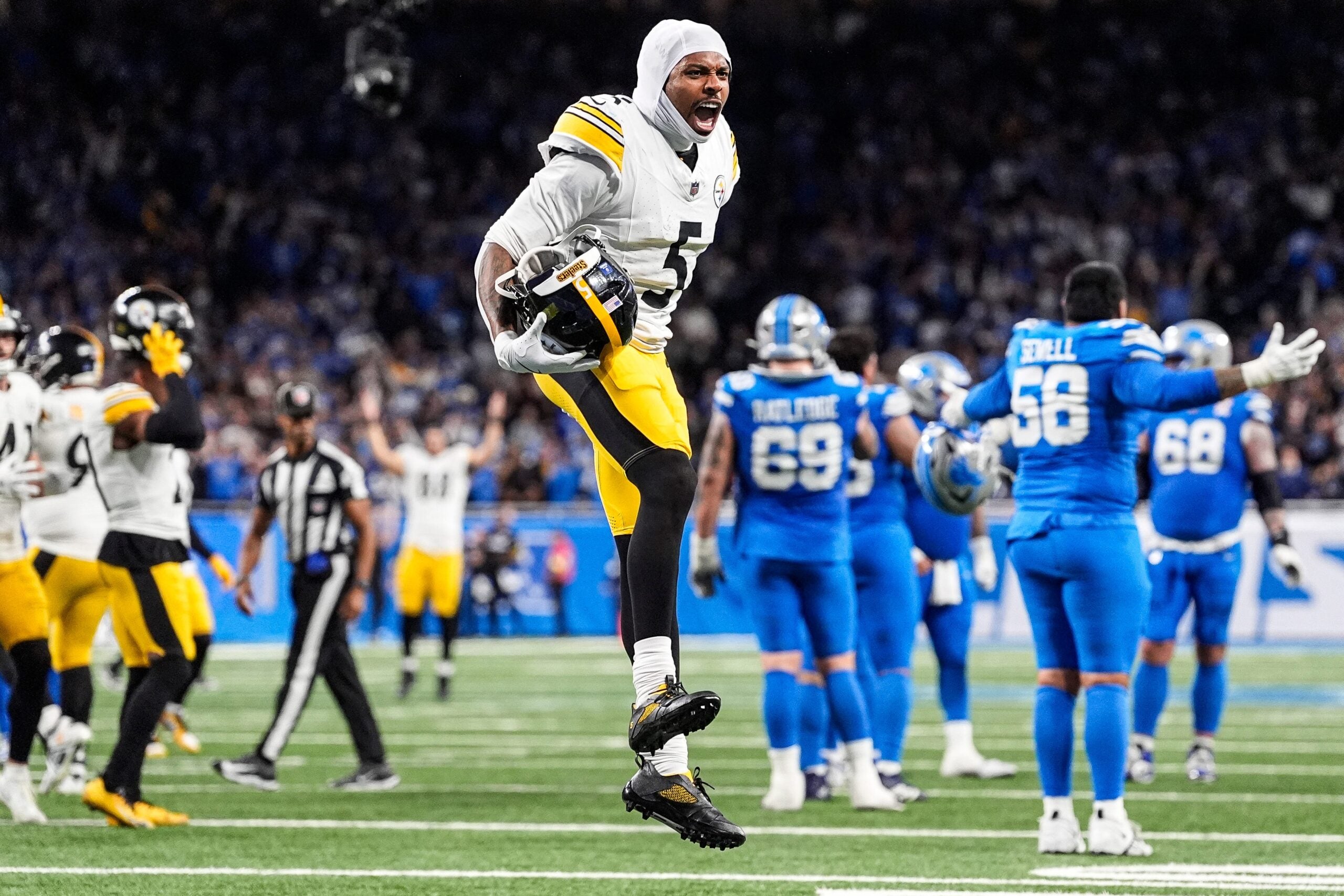 Pittsburgh Steelers cornerback Jalen Ramsey (5) celebrates 29-24 against Detroit Lions at Ford Field in Detroit on Sunday, Dec. 21, 2025.