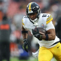 Dec 28, 2025; Cleveland, Ohio, USA; Pittsburgh Steelers tight end Jonnu Smith (81) warms up before the game against the Cleveland Browns at Huntington Bank Field.
