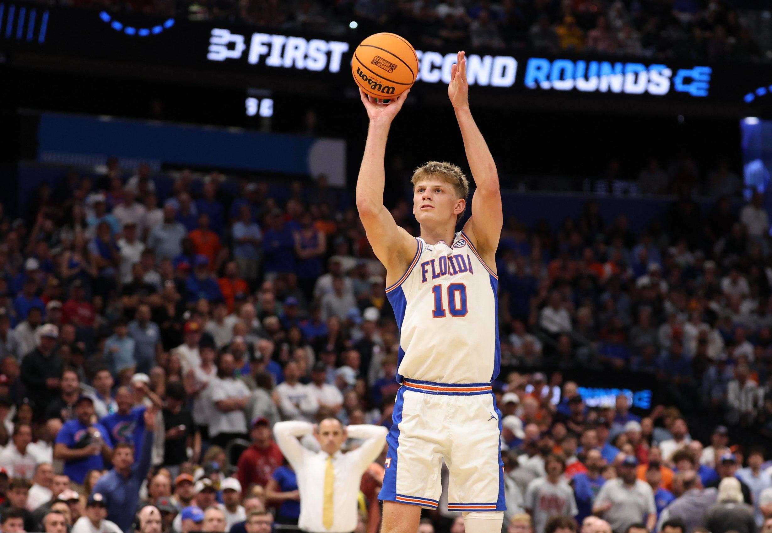 Mar 22, 2026; Tampa, FL, USA; Florida Gators forward Thomas Haugh (10) shoots the ball against the Iowa Hawkeyes in the second half during a second round game of the men's 2026 NCAA Tournament at Benchmark International Arena.