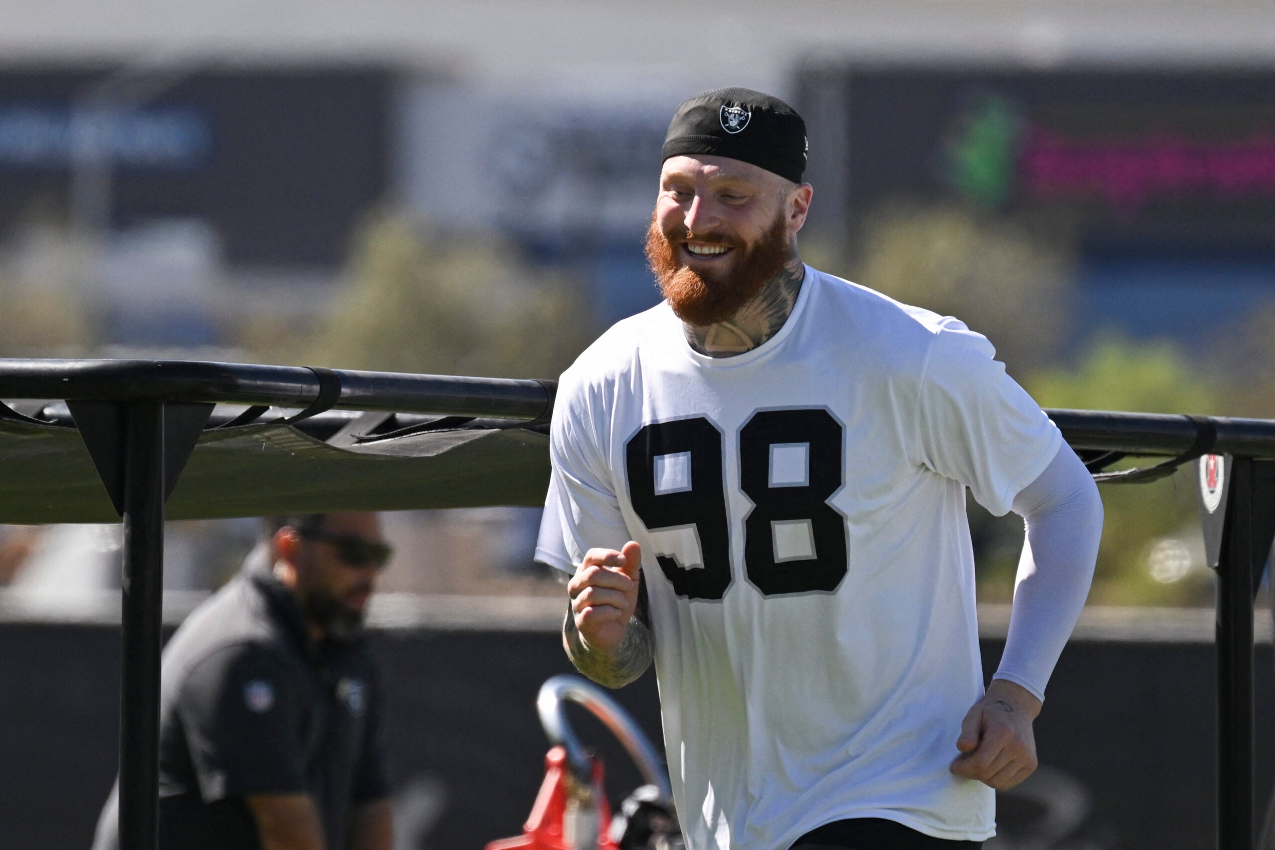 Las Vegas Raiders defensive end Maxx Crosby training camp klint kubiak