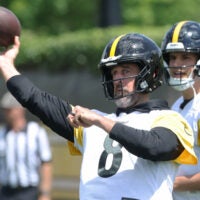 May 28, 2026; Pittsburgh, PA, USA; Pittsburgh Steelers quarterback Aaron Rodgers (8) participates in OTA drills at the UPMC Rooney Sports Complex.