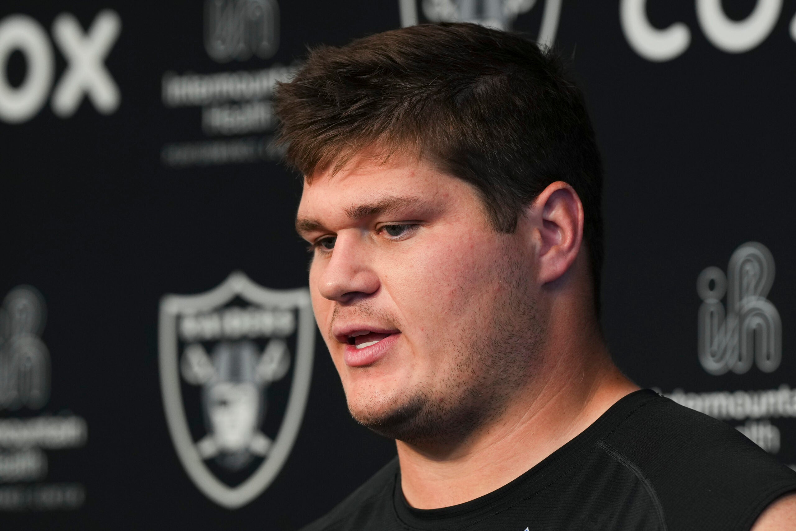 Las Vegas Raiders center Tyler Linderbaum