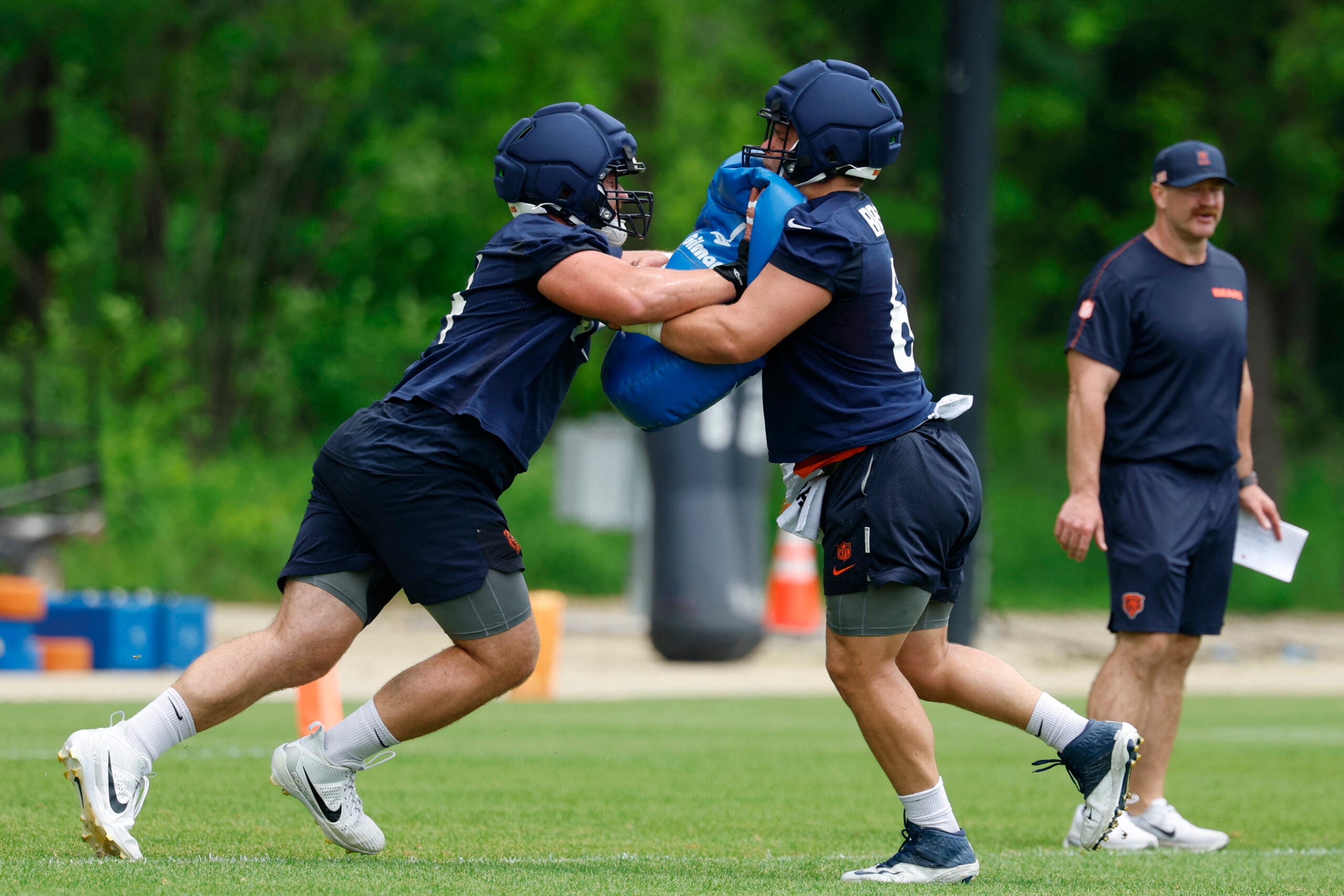 Jun 9, 2026; Lake Forest, IL, USA; Chicago Bears offensive lineman Jaren Kump (L) and Garrett Bradbury (R) train during Chicago Bears Minicamp at Halas Hall.