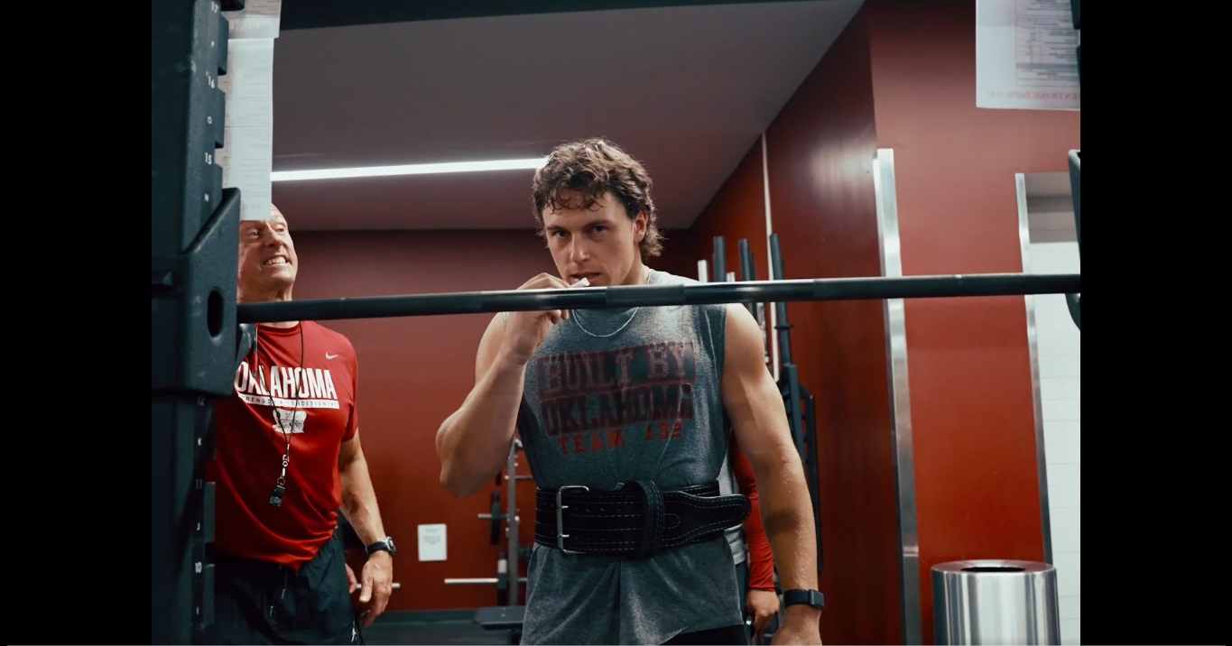 Oklahoma Sooners quarterback John Mateer squatting 315