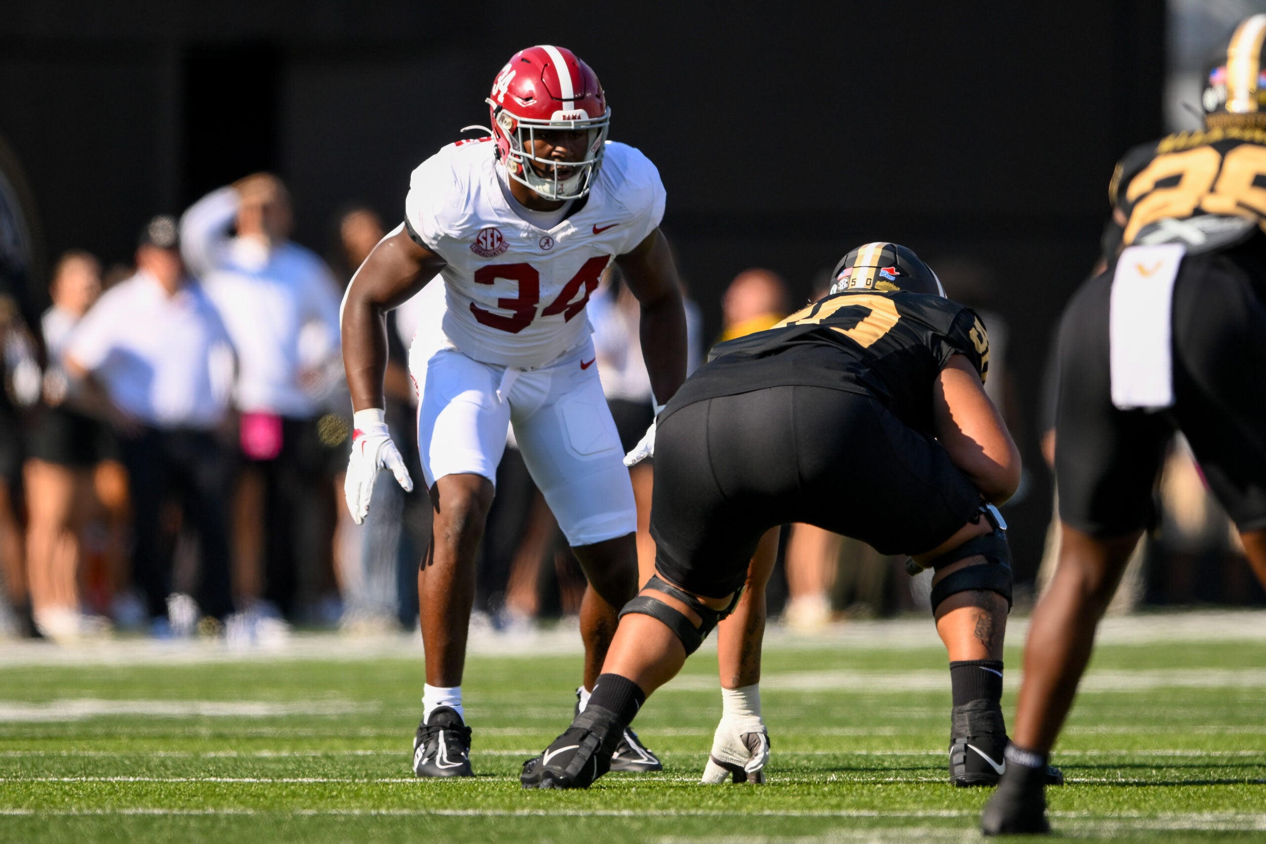 Oct 5, 2024; Nashville, Tennessee, USA; Alabama Crimson Tide linebacker Que Robinson (34) Oct 5, 2024; Nashville, Tennessee, USA; Alabama Crimson Tide linebacker Deontae Lawson (0) tackles Vanderbilt Commodores running back Sedrick Alexander (28) during the first half at FirstBank Stadium. Mandatory Credit: Steve Roberts-Imagn Imagesat FirstBank Stadium.