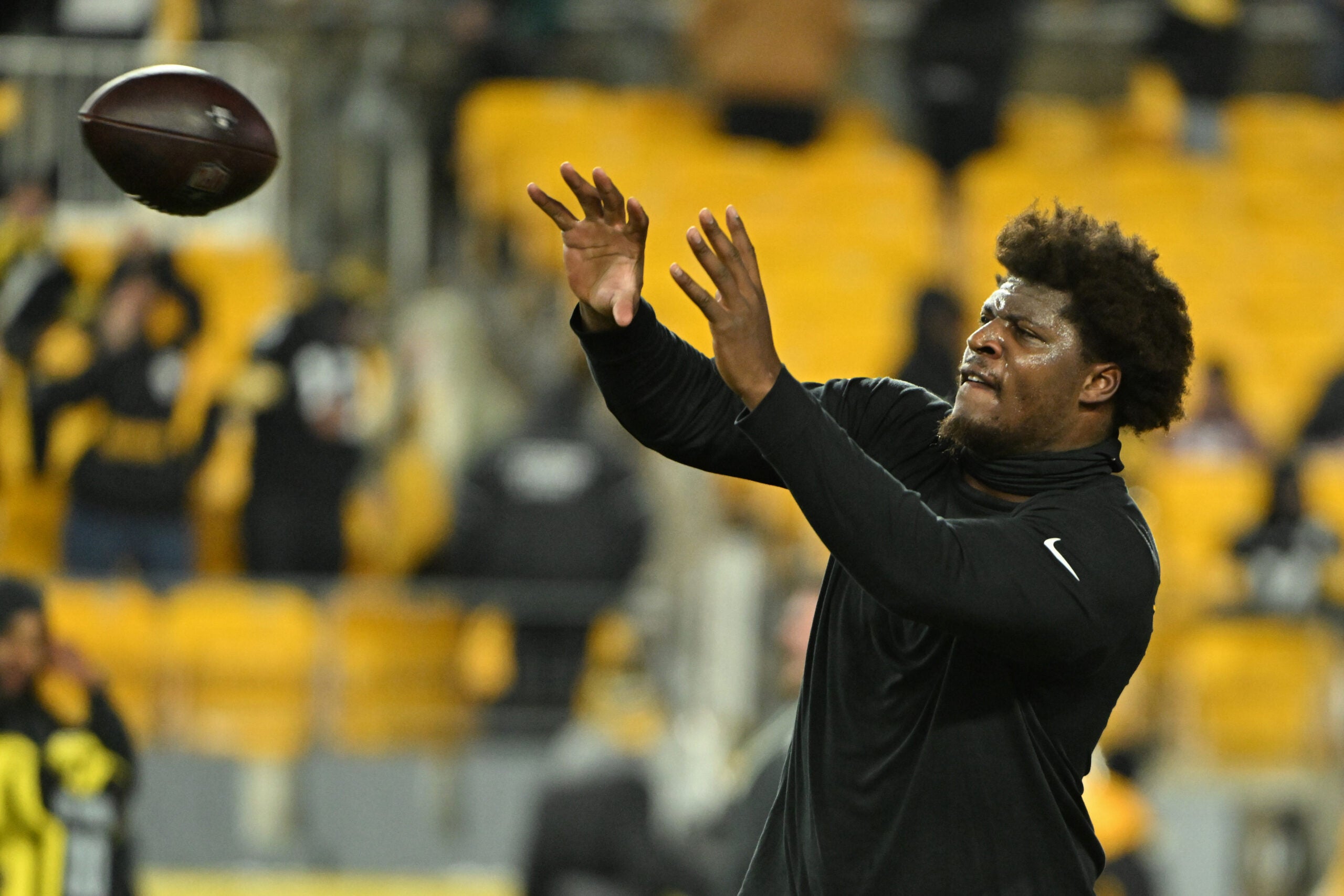 Dec 15, 2025; Pittsburgh, Pennsylvania, USA; Pittsburgh Steelers tight end Darnell Washington (80) warms up for a game against the Miami Dolphins at Acrisure Stadium.