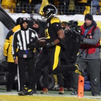 Dec 15, 2025; Pittsburgh, Pennsylvania, USA; Pittsburgh Steelers tight end Jonnu Smith (81) runs the ball for a touchdown in the third quarter against the Miami Dolphins at Acrisure Stadium.