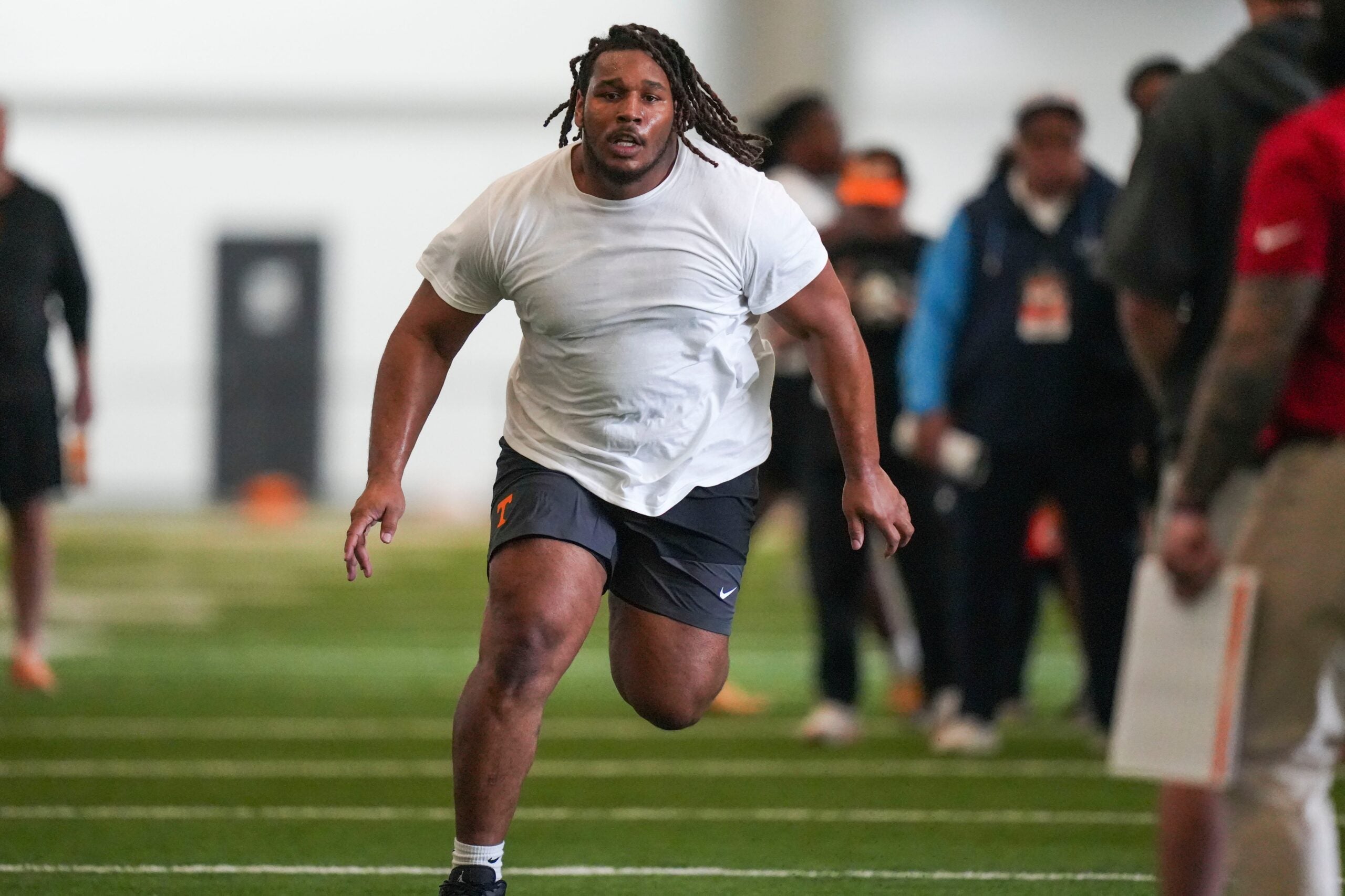 2026-03-31T200609Z_1228134384_MT1USATODAY28628775_RTRMADP_3_BRYSON-EASON-RUNS-DURING-TENNESSEE-FOOTBALL-PRO-DAY-2026-AT-scaled.jpg